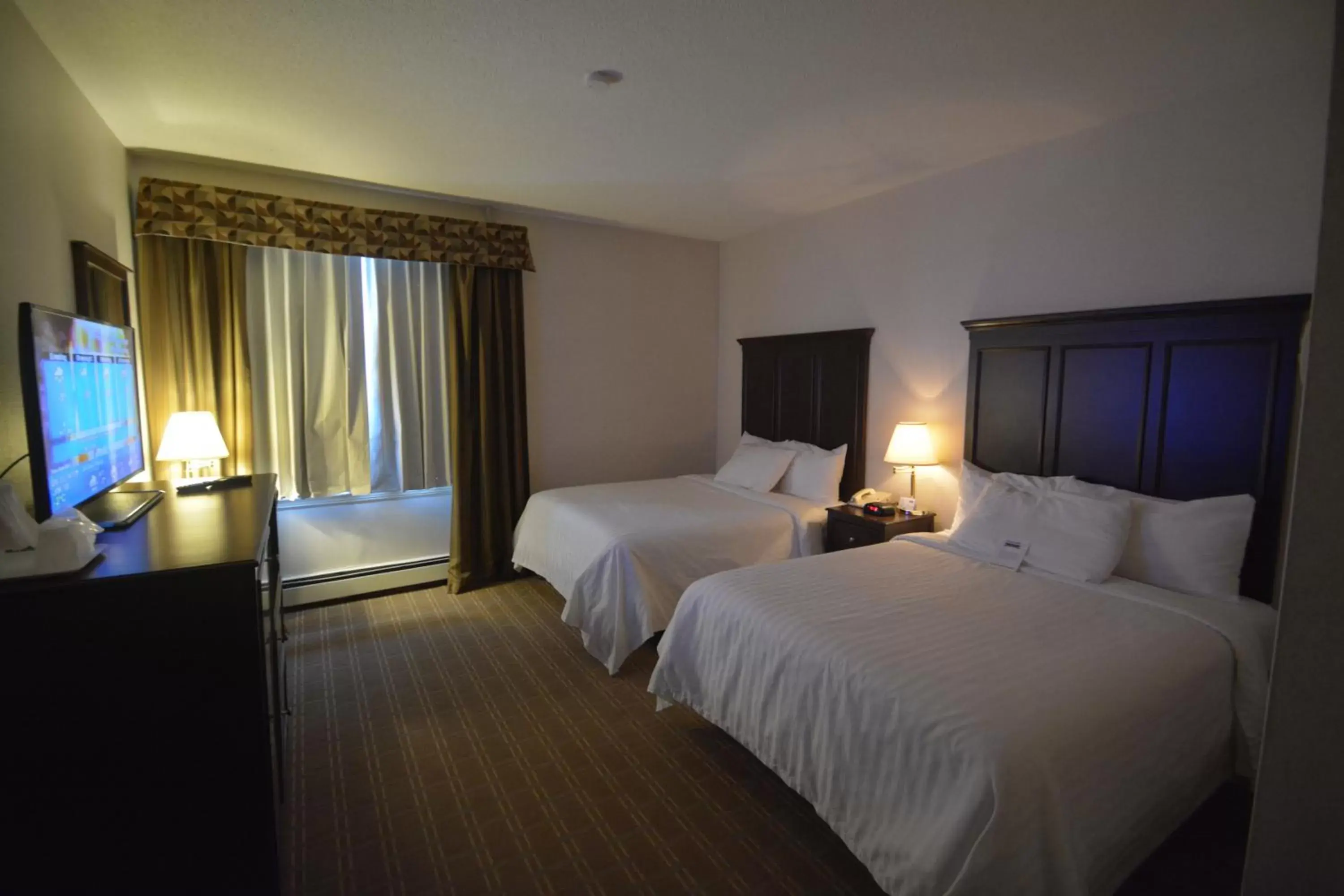 Photo of the whole room, Bed in Prince Arthur Waterfront Hotel & Suites