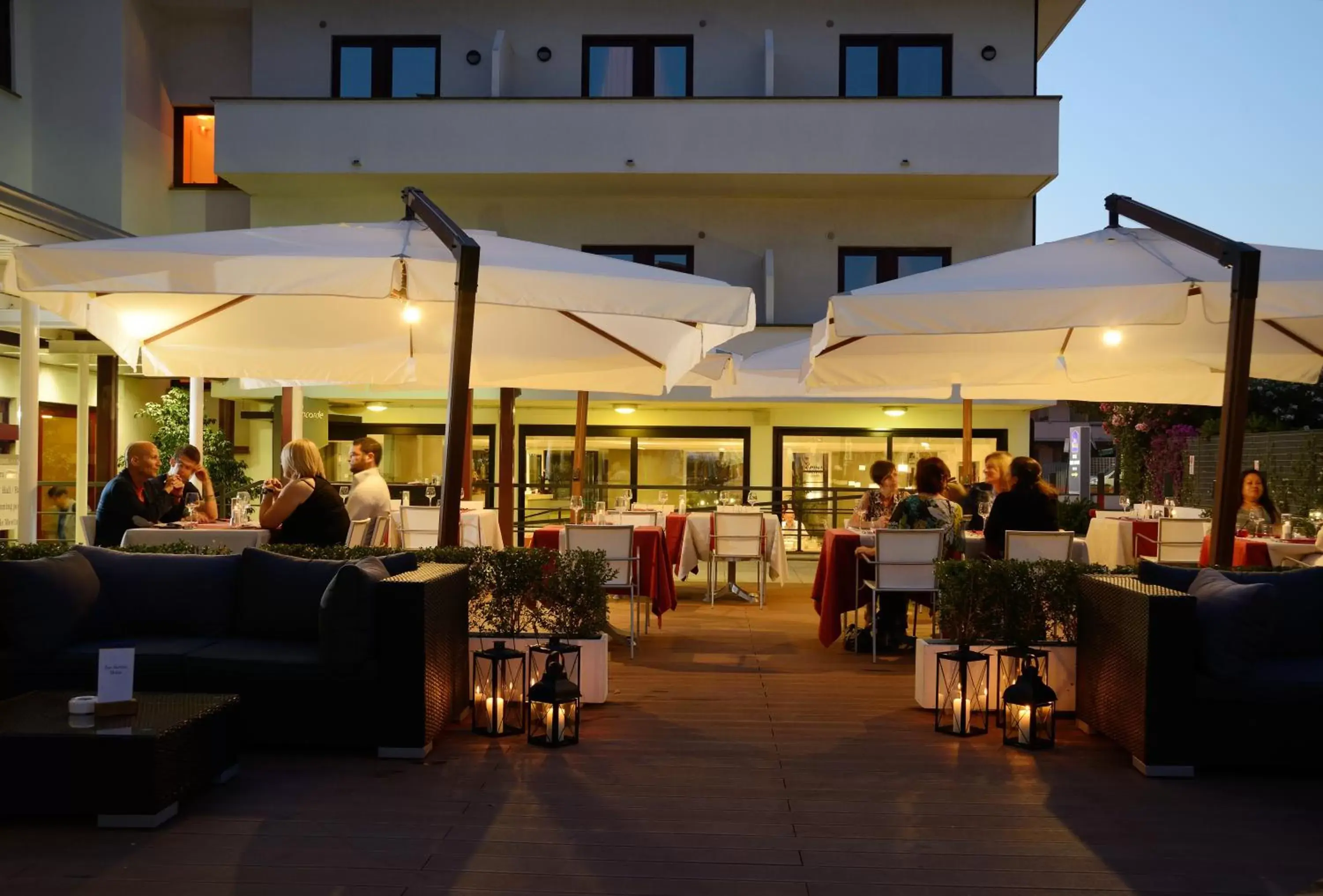 Night, Restaurant/Places to Eat in Best Western Hotel Rome Airport