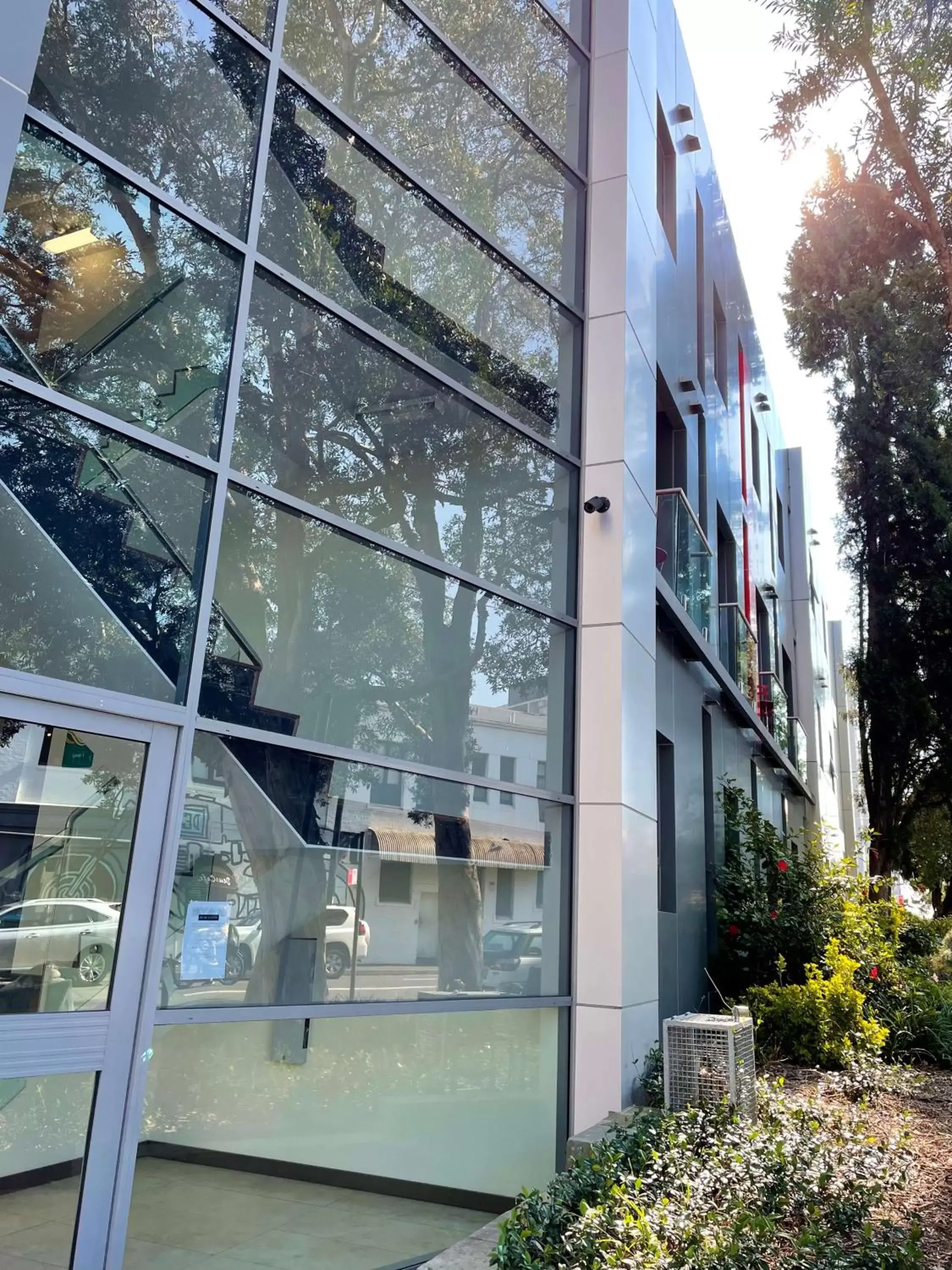 Property building in Best Western Plus Camperdown Suites Property building in Best Western Plus Camperdown Suites