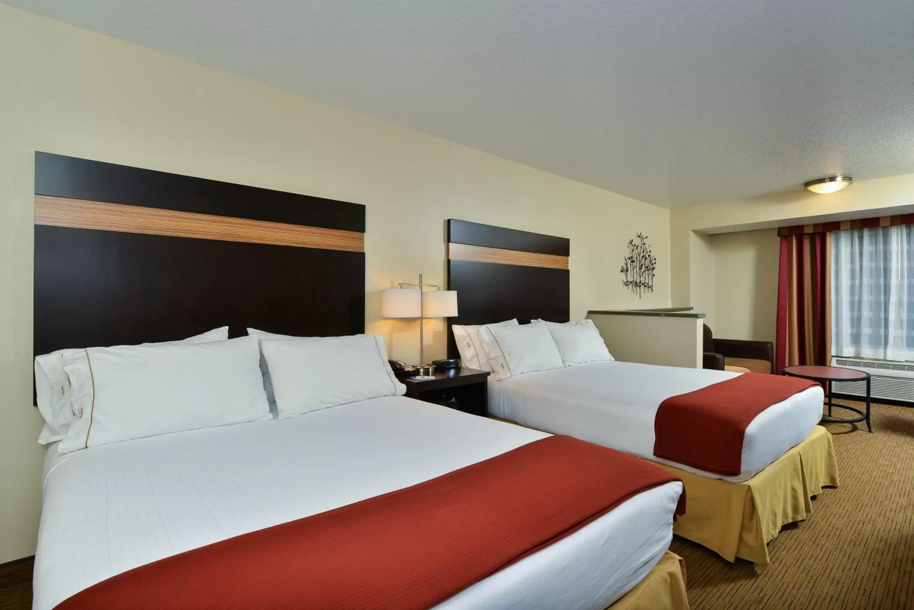 Bed in Holiday Inn Express Portland SE - Clackamas Area, an IHG Hotel