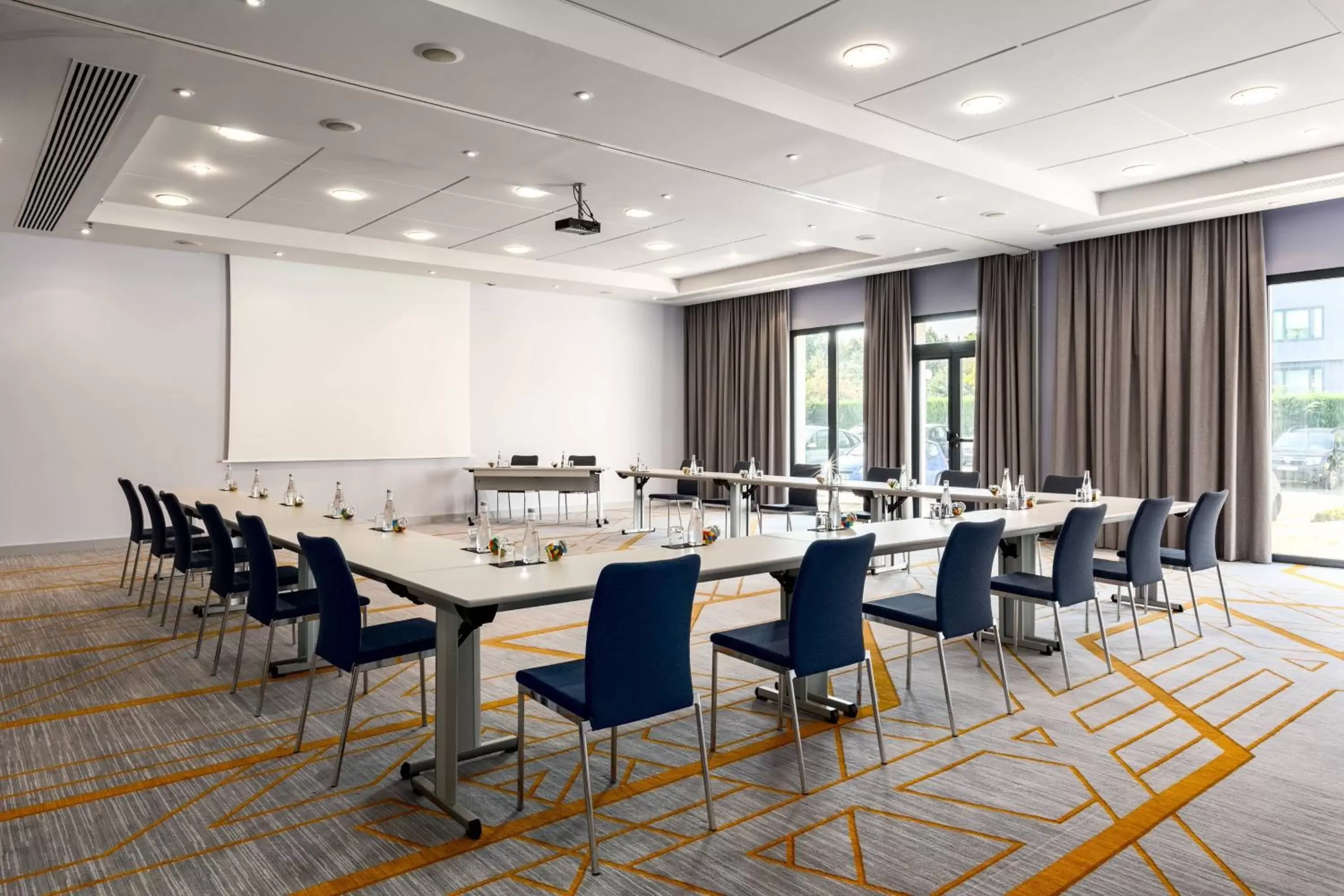 Meeting/conference room in Paris Marriott Charles de Gaulle Airport Hotel