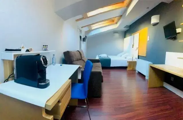 Coffee/tea facilities, TV/Entertainment Center in Zenit El Coloquio