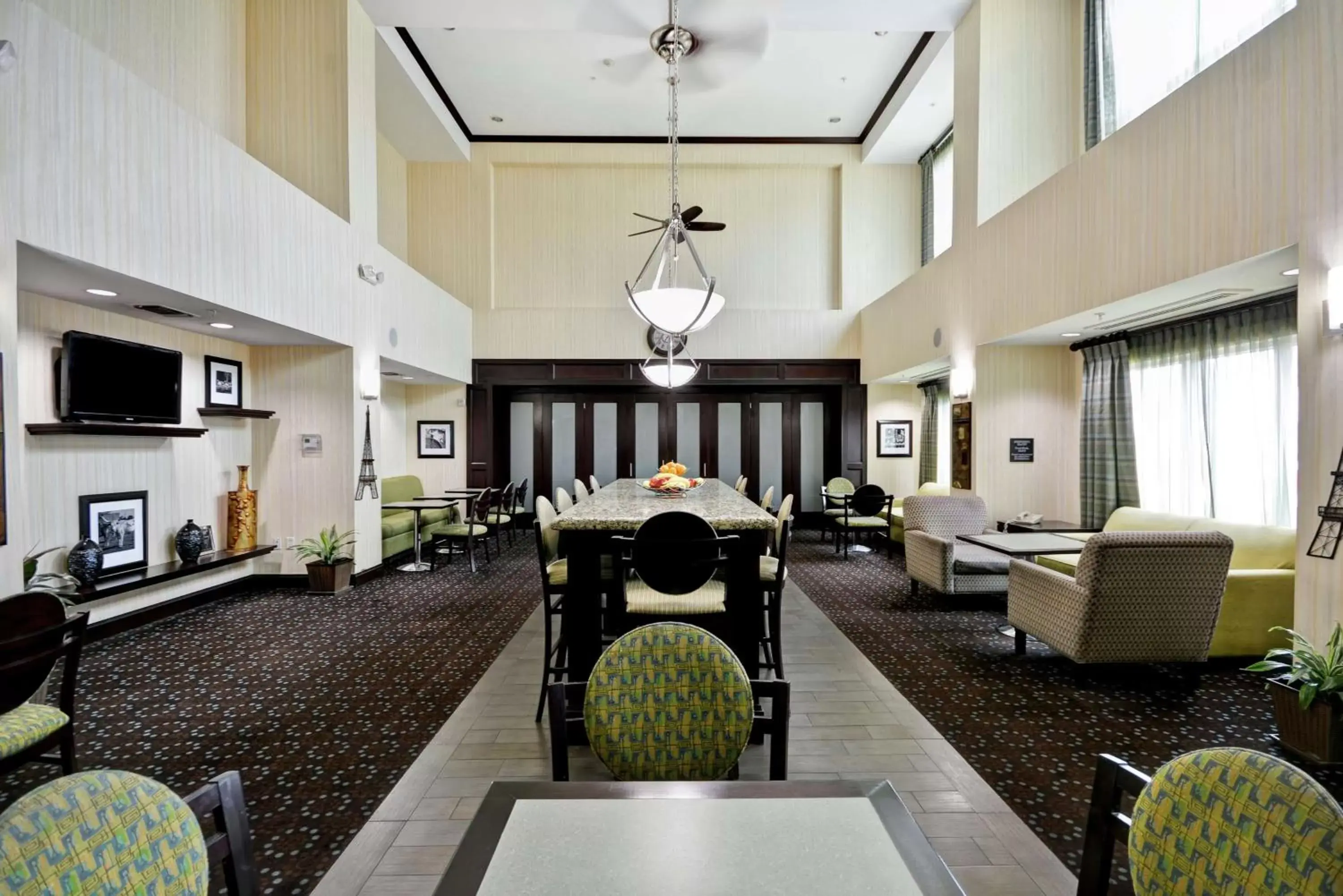 Dining area in Hampton Inn & Suites San Antonio/Northeast I-35