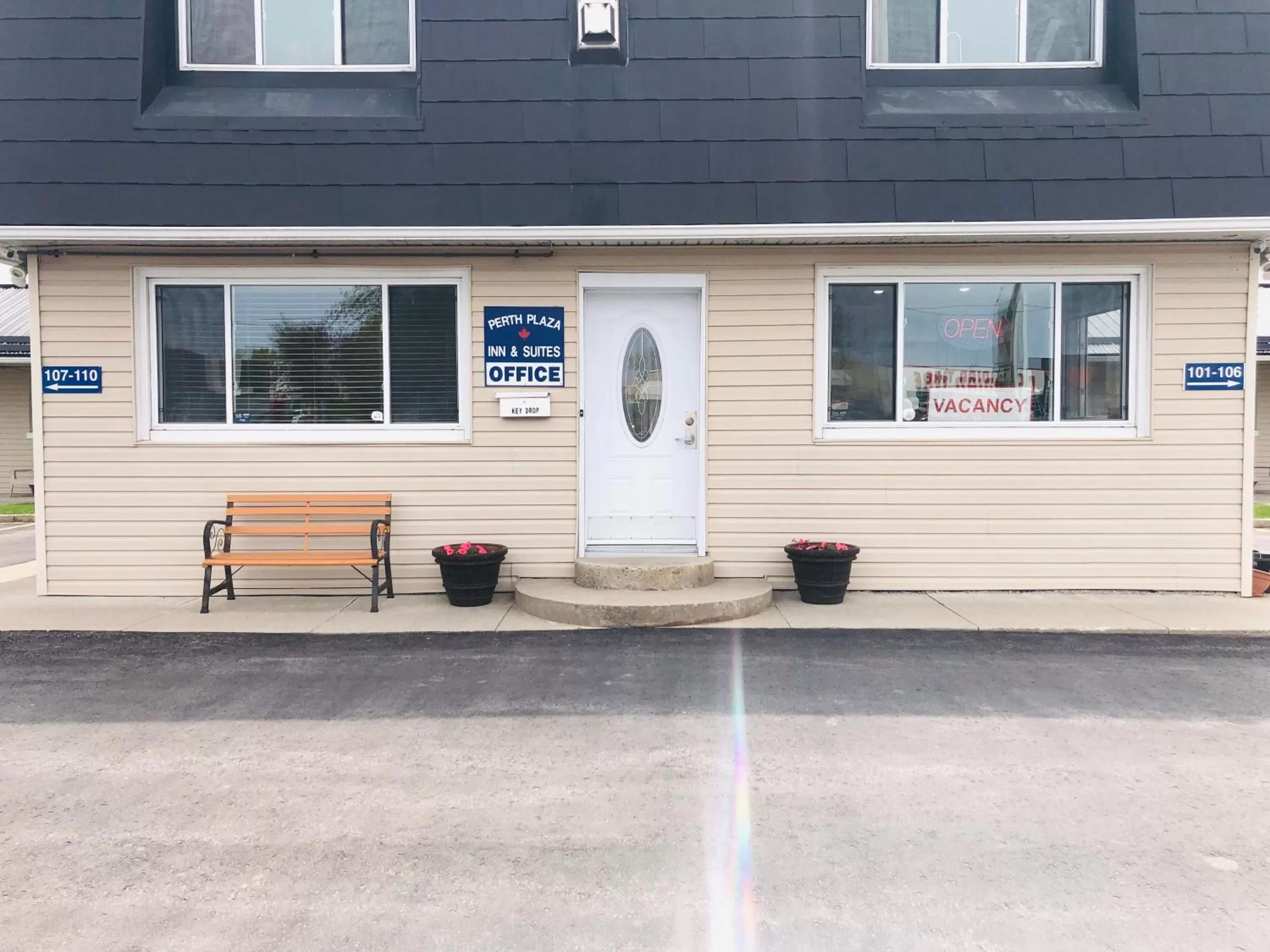 Perth Plaza Inn & Suites