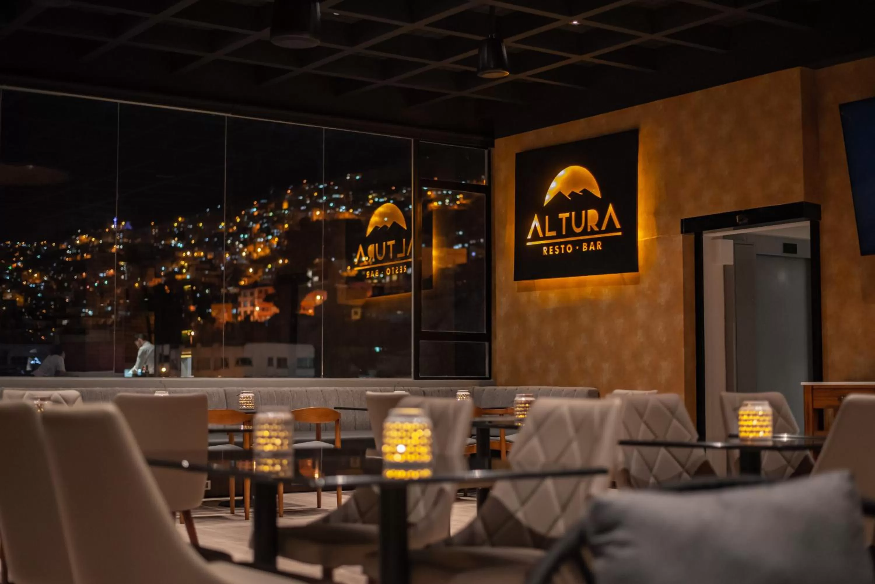 Restaurant/places to eat in Mitru Express Hotel