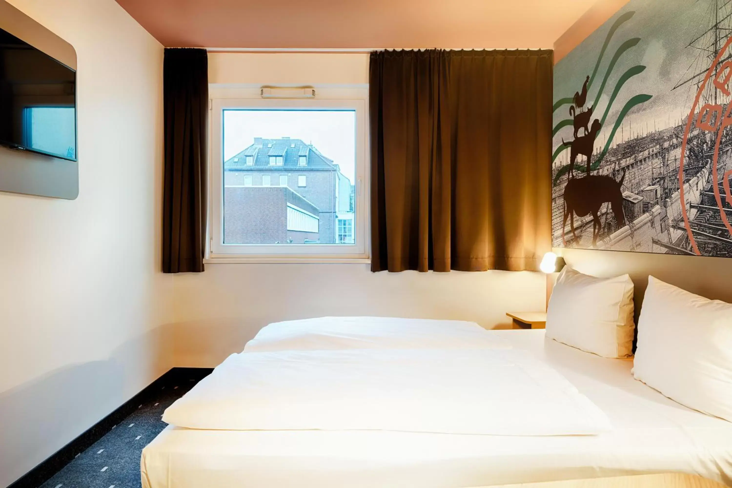 Photo of the whole room, Bed in B&B Hotel Bremen-City