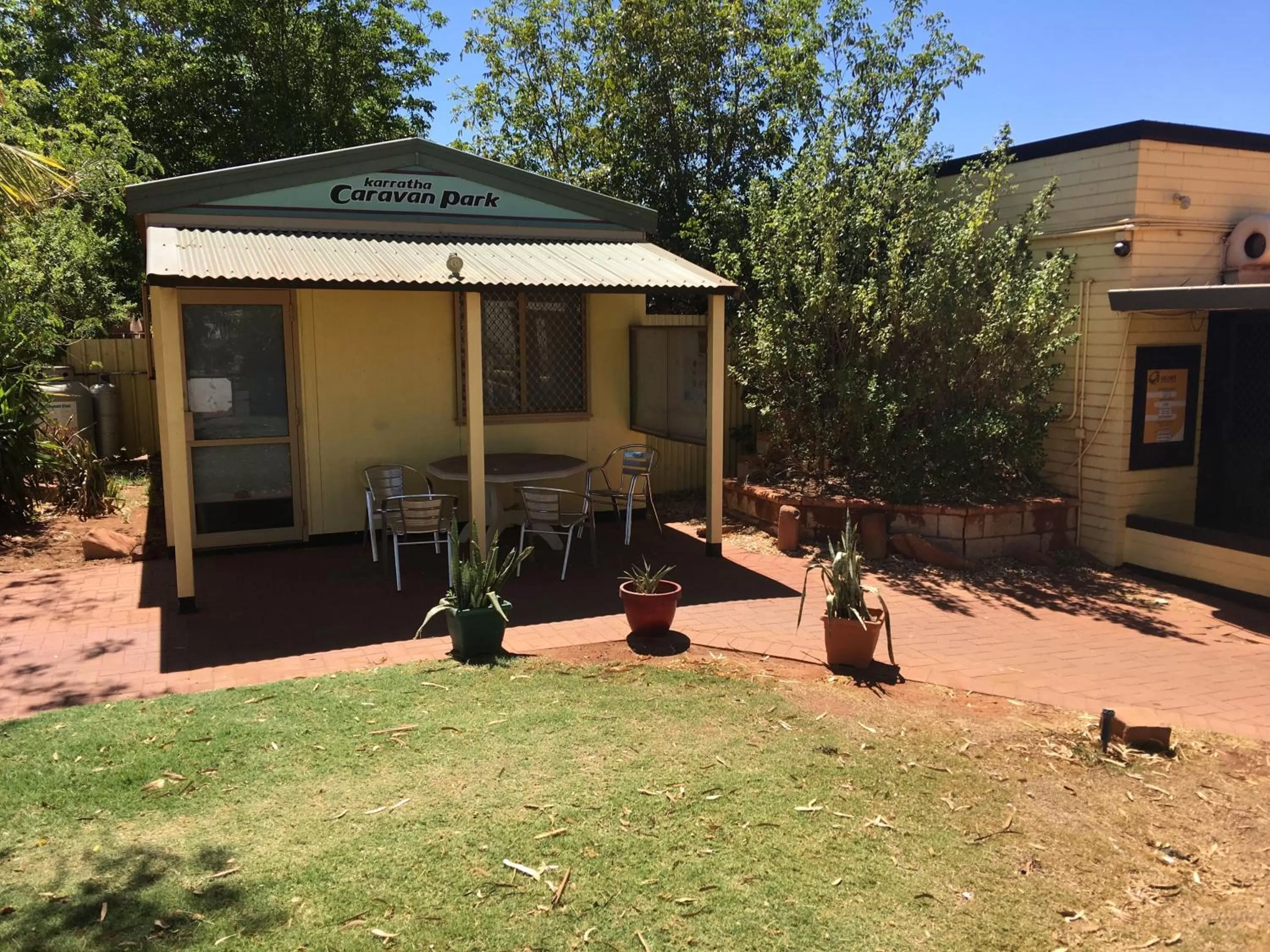 Facade/entrance in AAOK Karratha Caravan Park