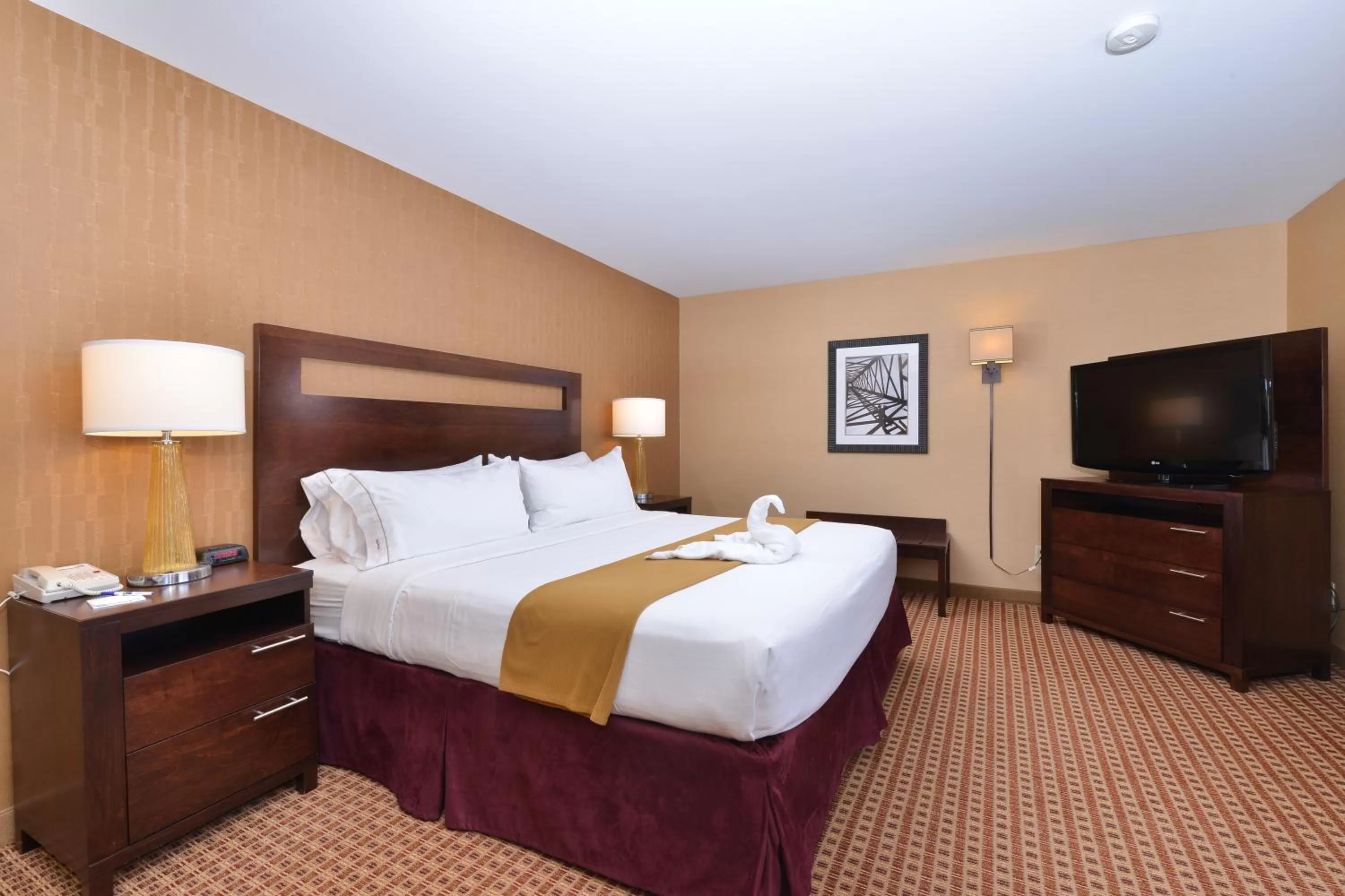 Bedroom, Bed in Holiday Inn Express Hotel & Suites Gillette by IHG