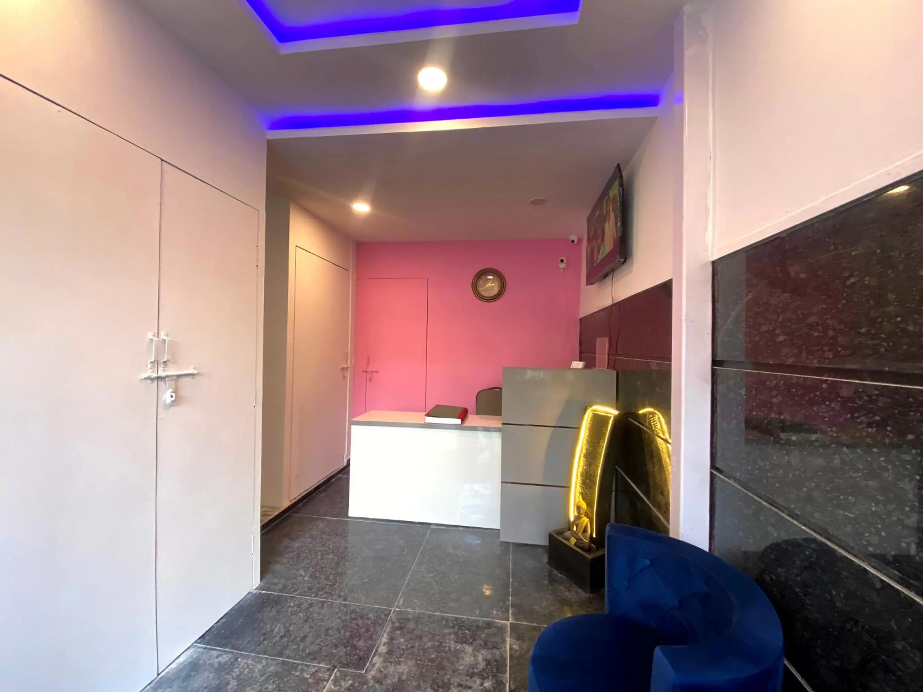 Lobby or reception in The Metro Stay By F9 Hotels-Near Sector 18 Metro Station Noida