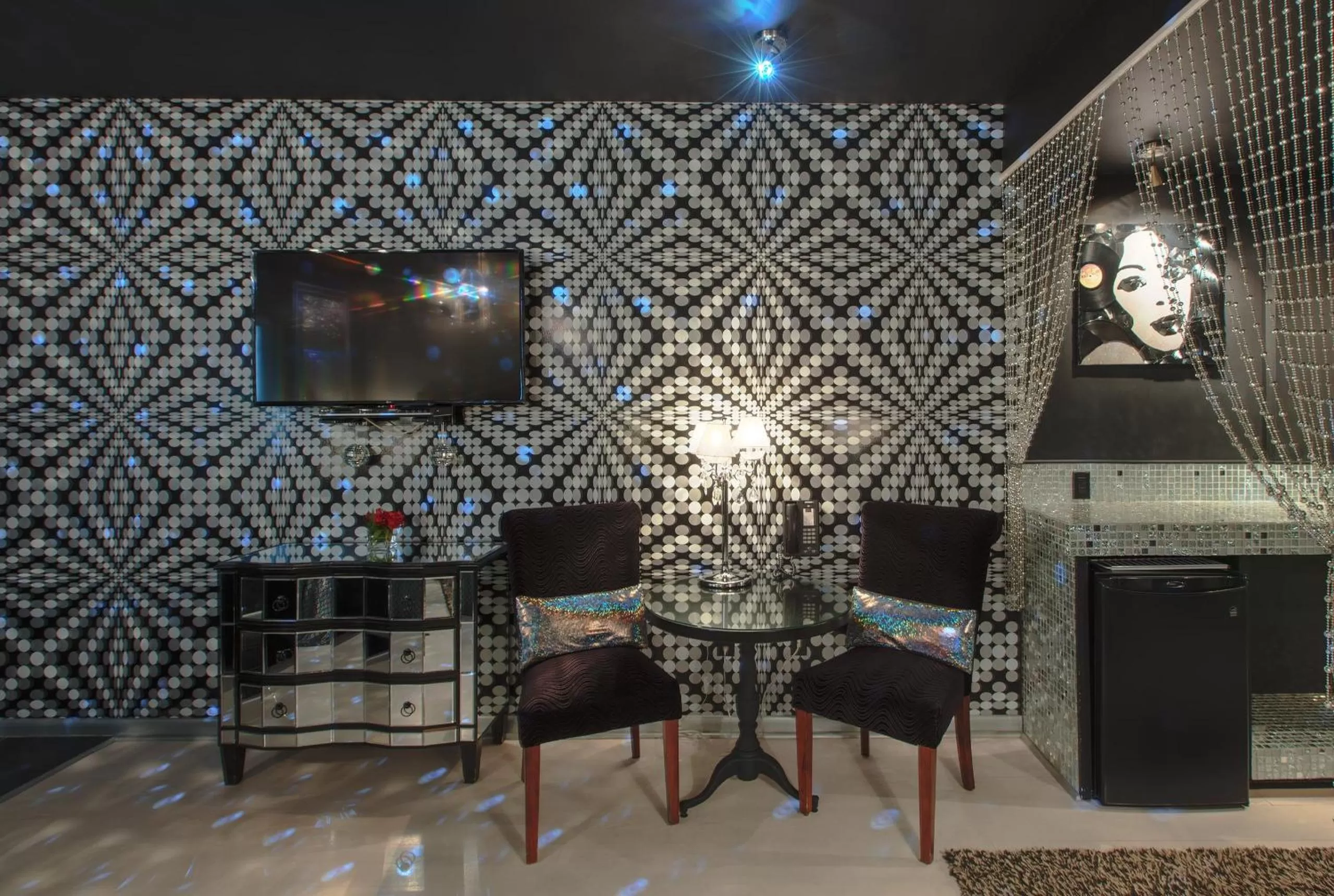 TV and multimedia in The Roxbury