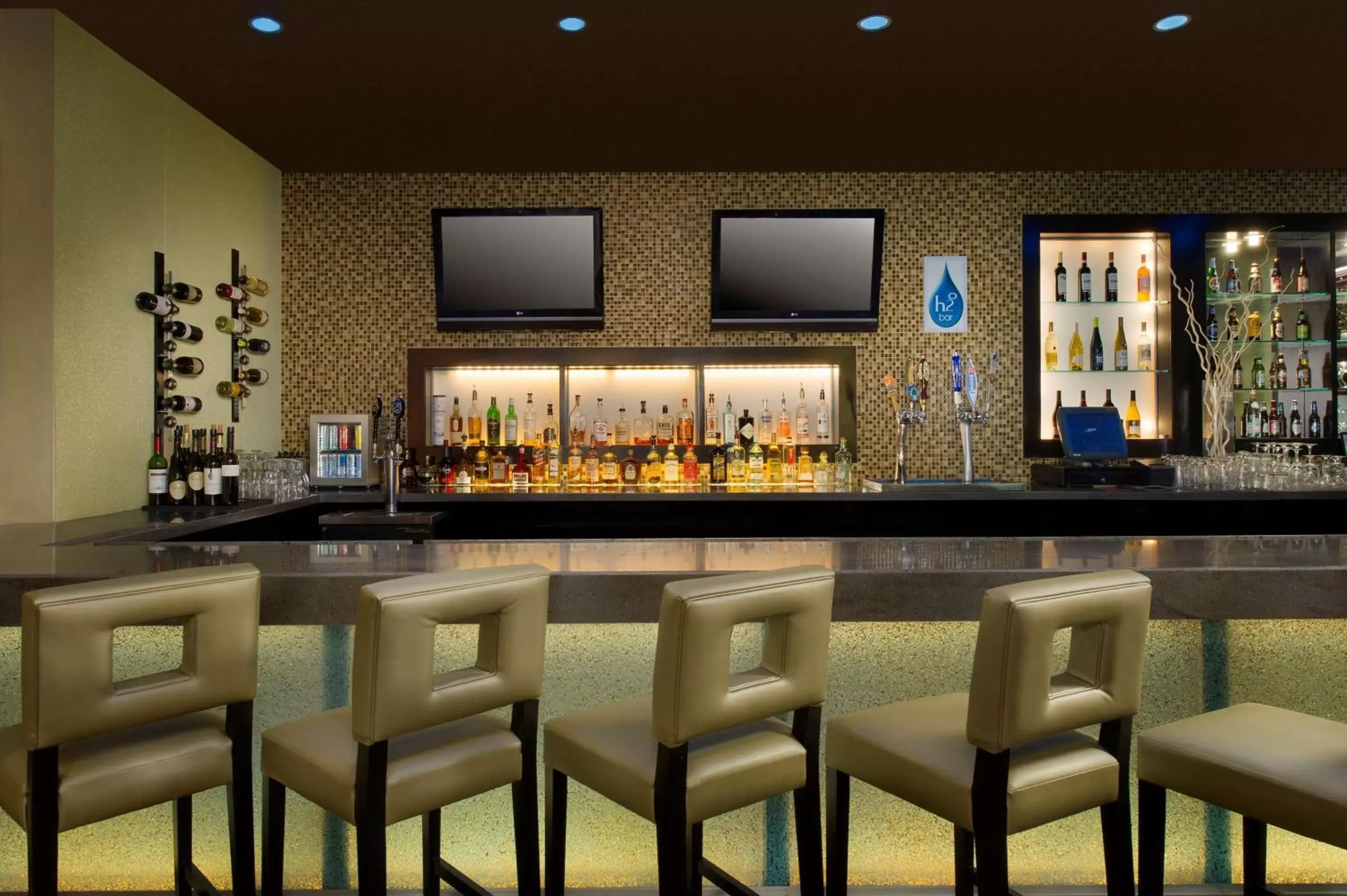 Restaurant/places to eat, Lounge/Bar in DoubleTree by Hilton Hotel Chattanooga Downtown
