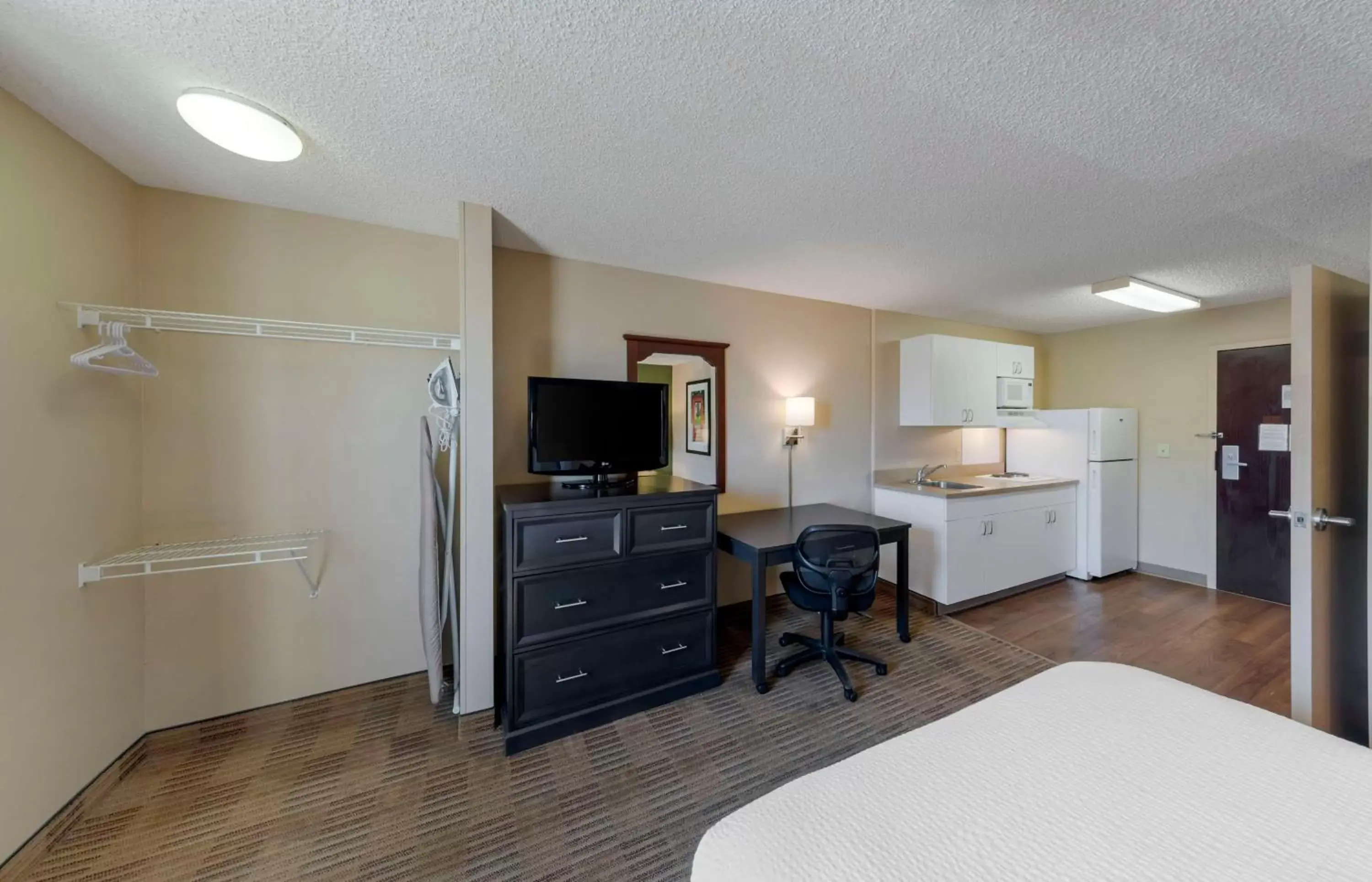 Bedroom, TV/Entertainment Center in Extended Stay America Suites - Orange County - Katella Ave