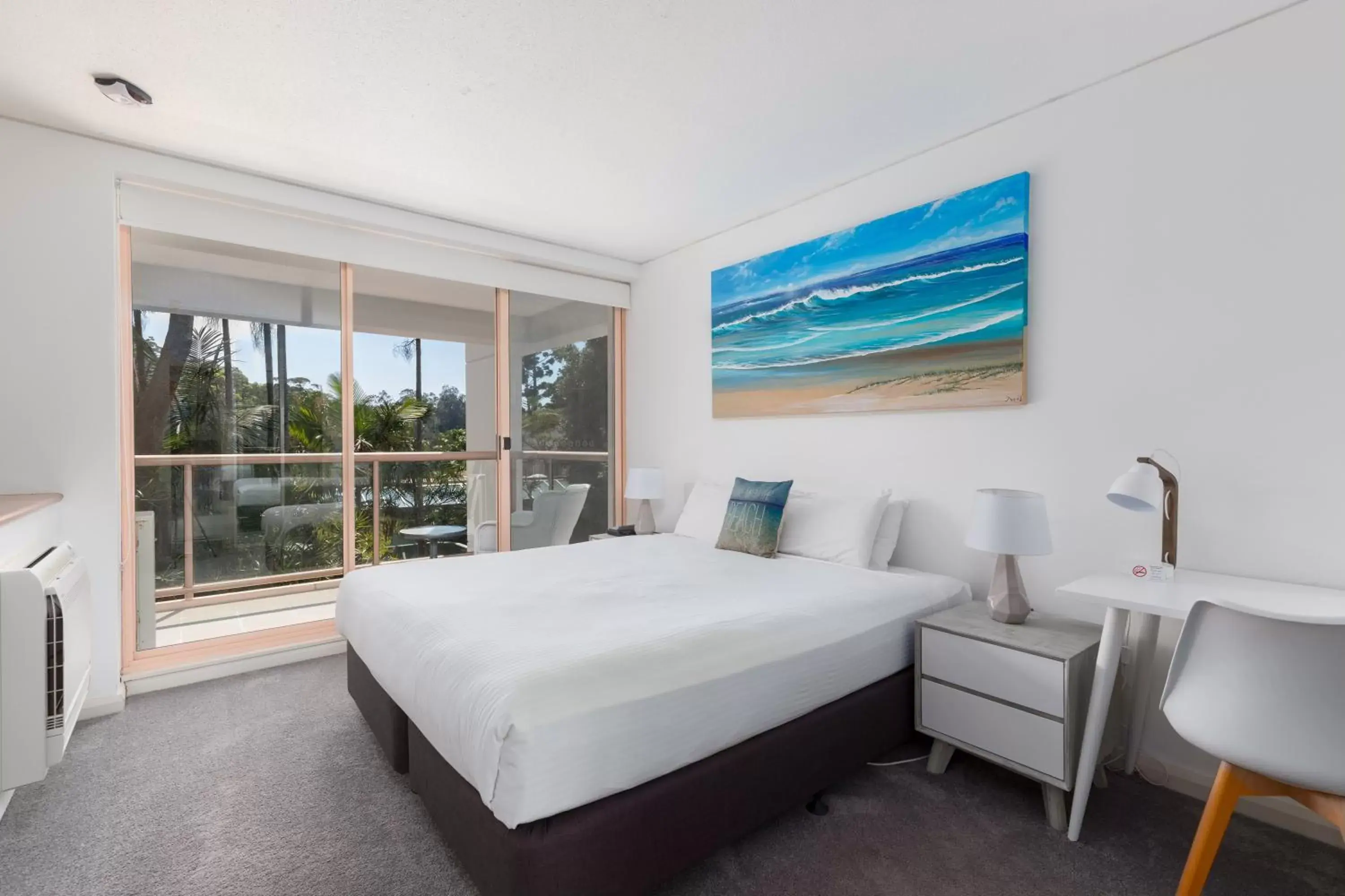 Bedroom, Bed in Charlesworth Bay Beach Resort