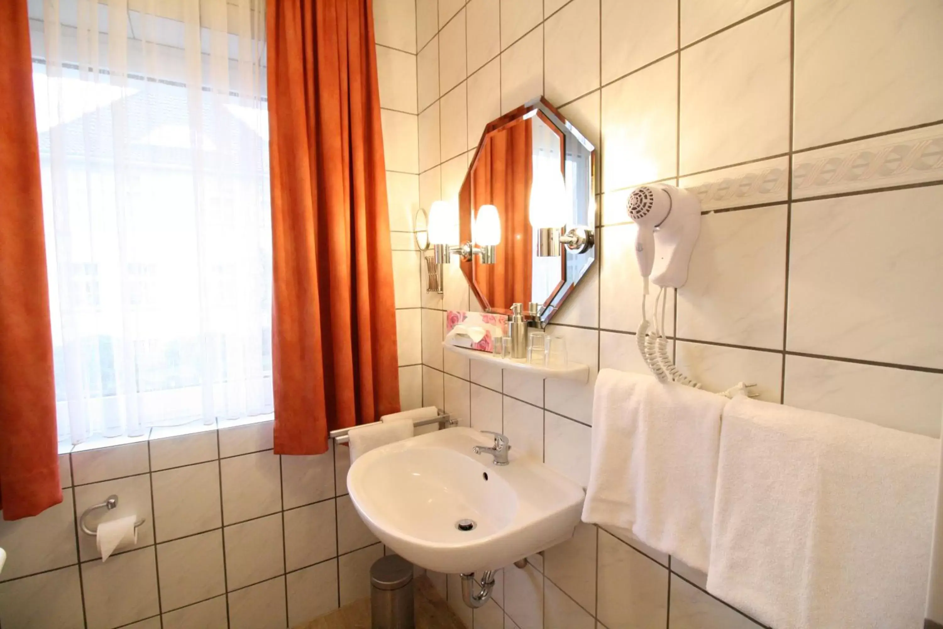 Bathroom in Arador-City Hotel