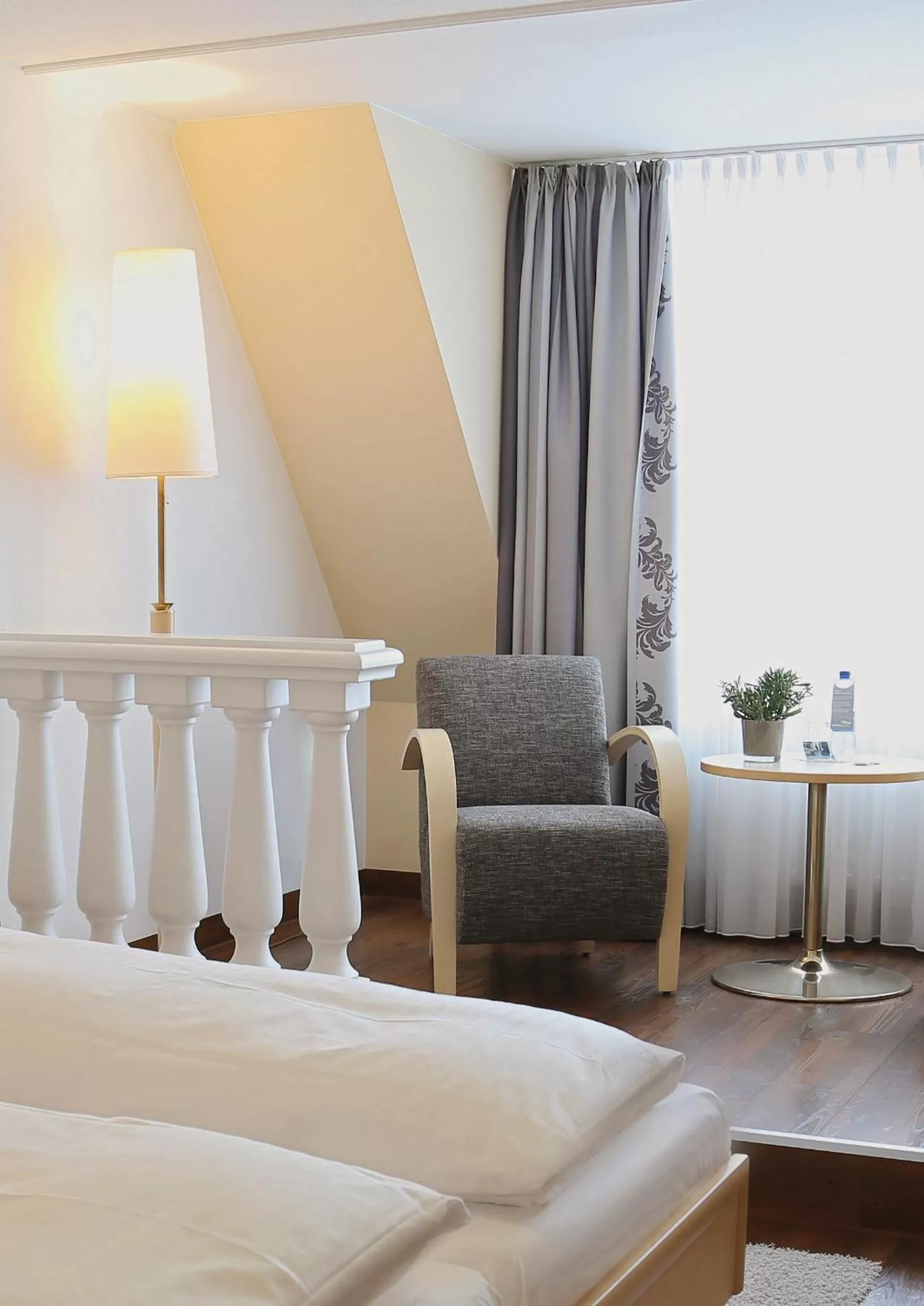 Seating area, Bed in Hotel Traube am See