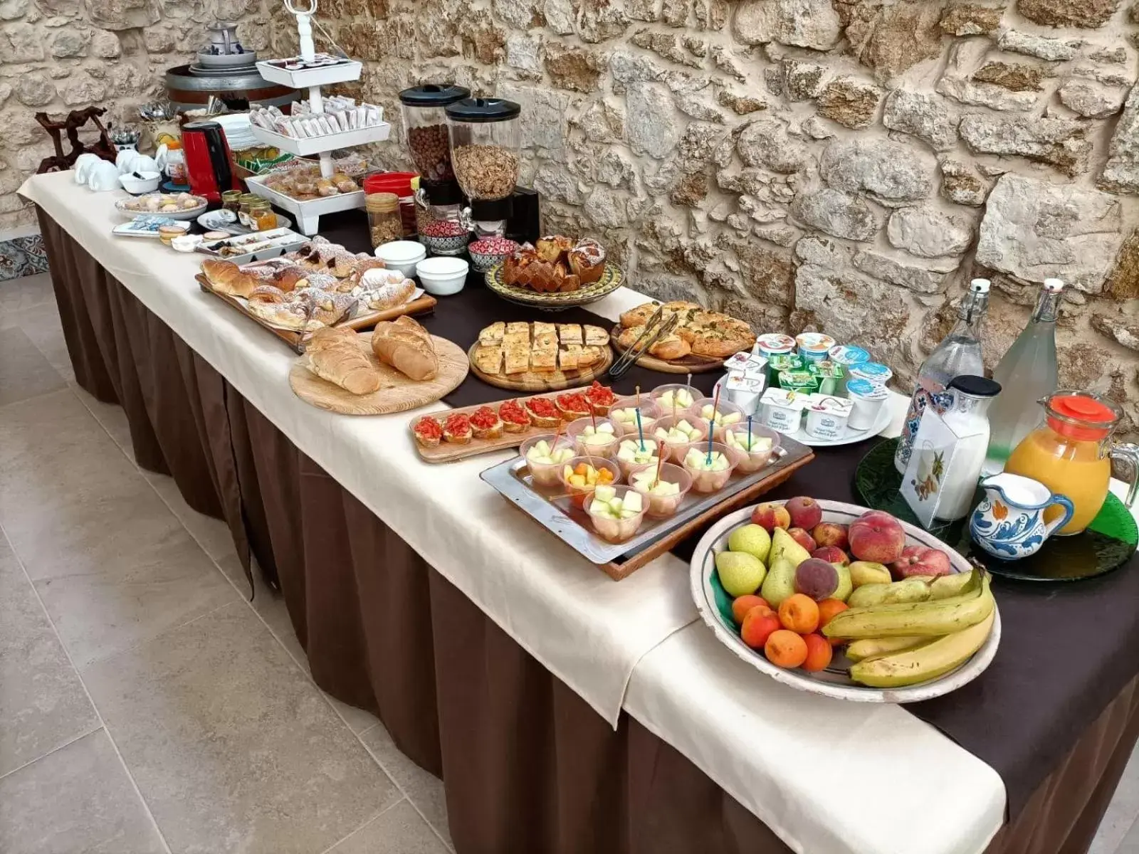 Buffet breakfast in Morfeo Charming Rooms & Relax