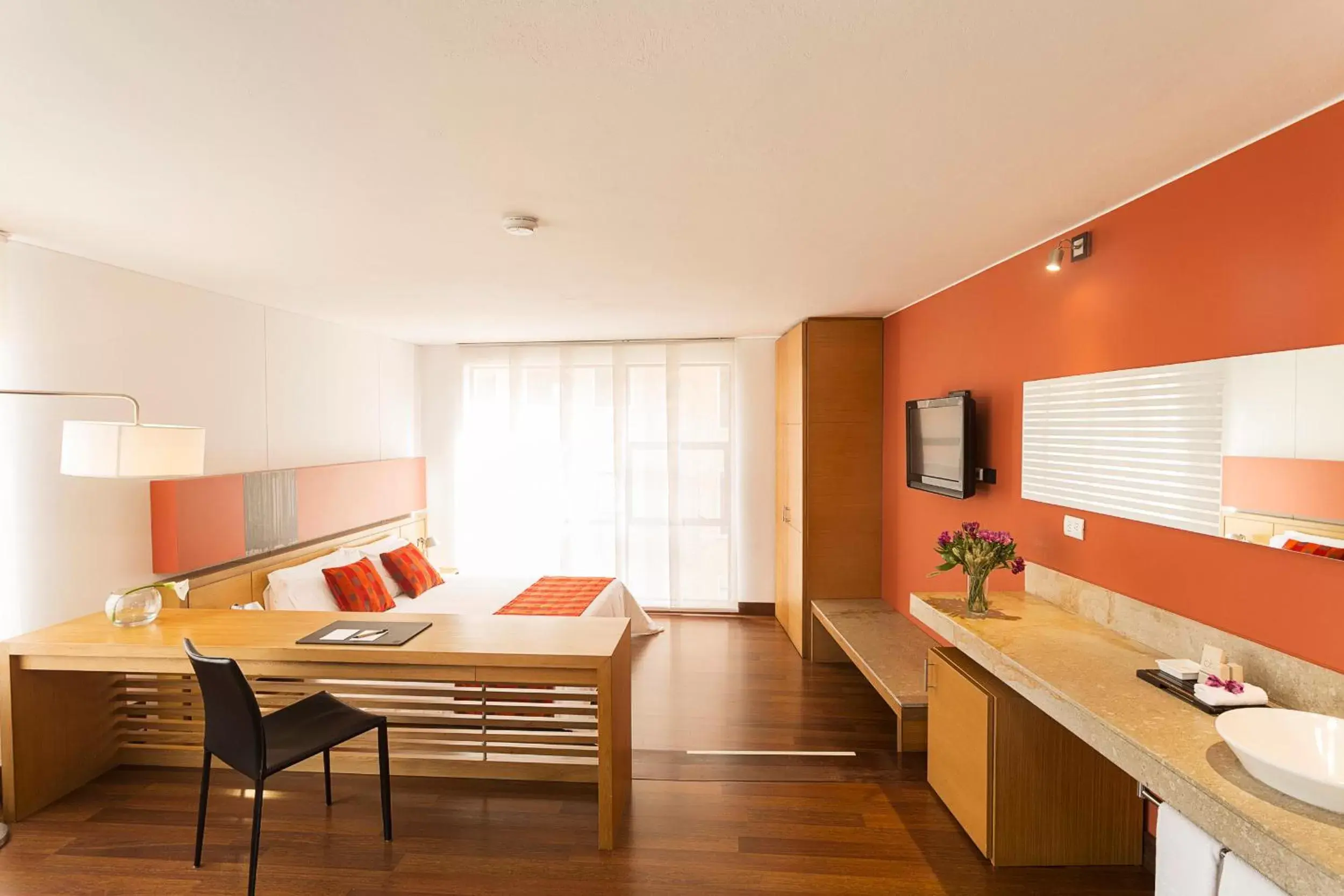 Bedroom, Dining Area in Hotel bh La Quinta