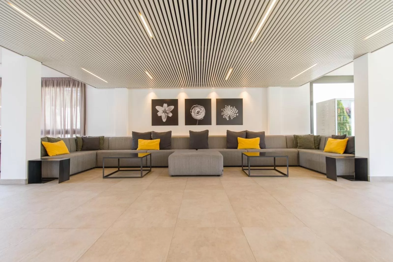 Lobby or reception in Atenea Park Suites & Apartments