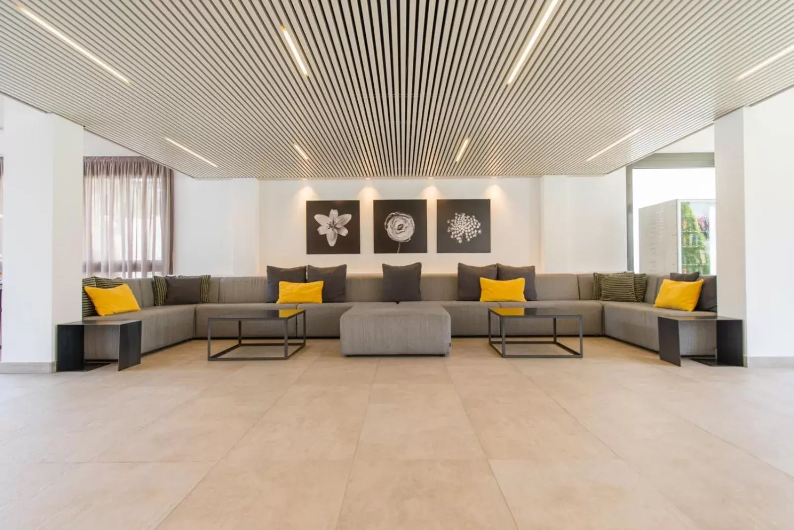 Lobby or reception, Seating Area in Atenea Park Suites & Apartments