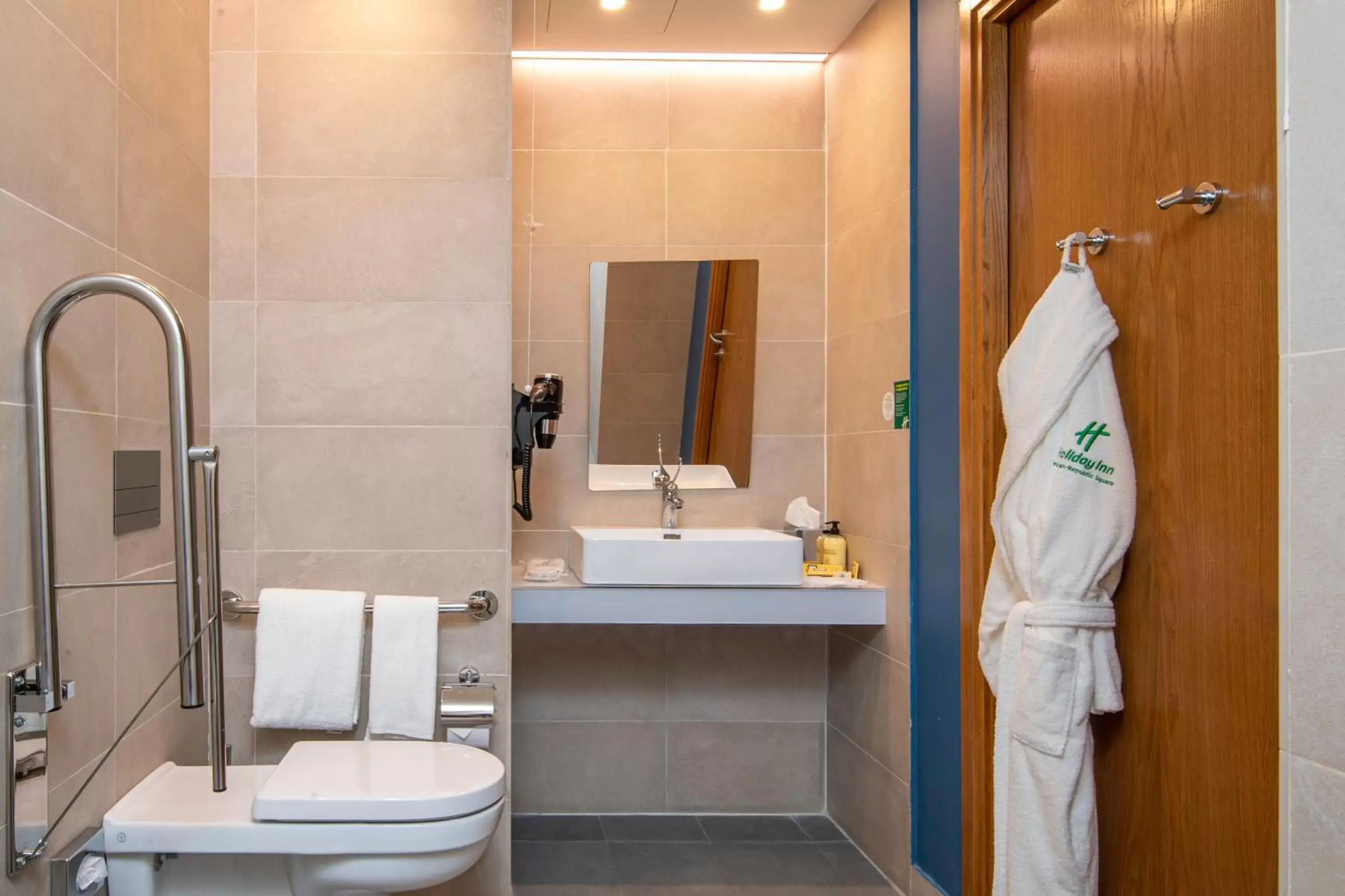 Photo of the whole room, Bathroom in Holiday Inn Yerevan - Republic Square, an IHG Hotel