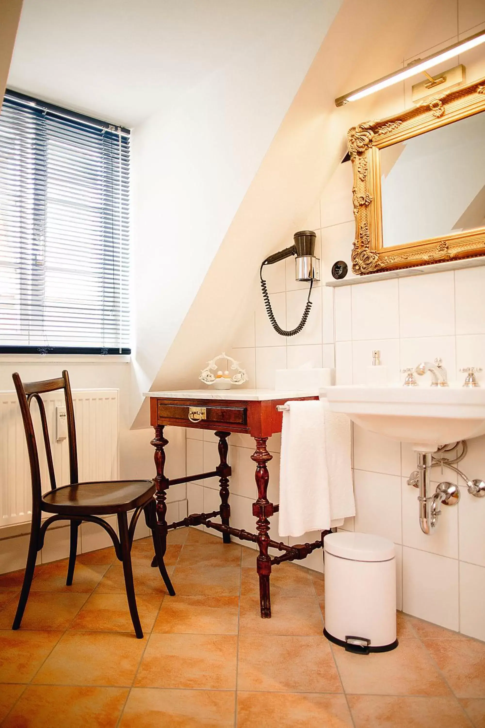 Bathroom in Restaurant Dicker Mann Hotel zum Blauen Krebs