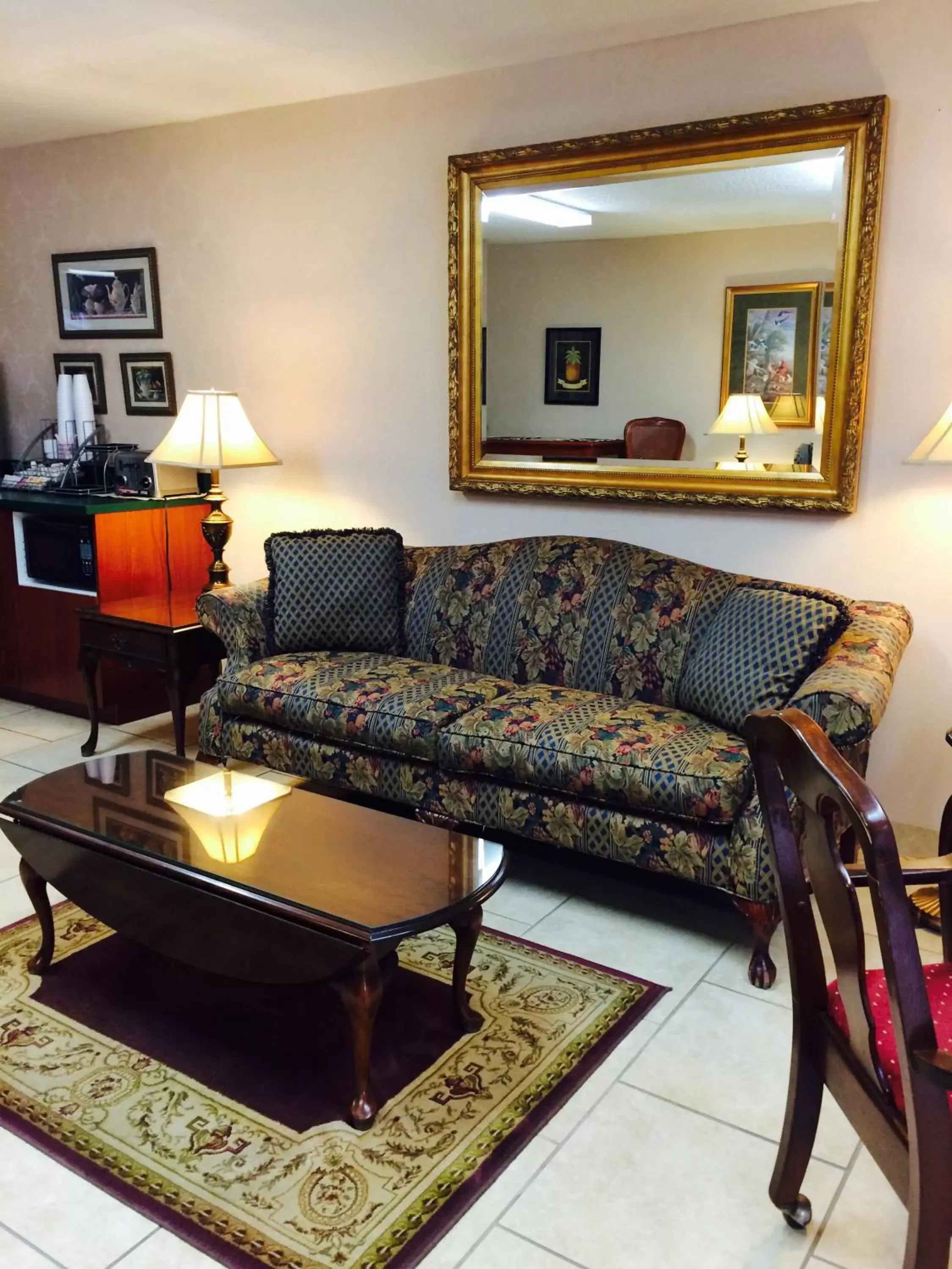 Lobby or reception, Seating Area in Brookshire Inn