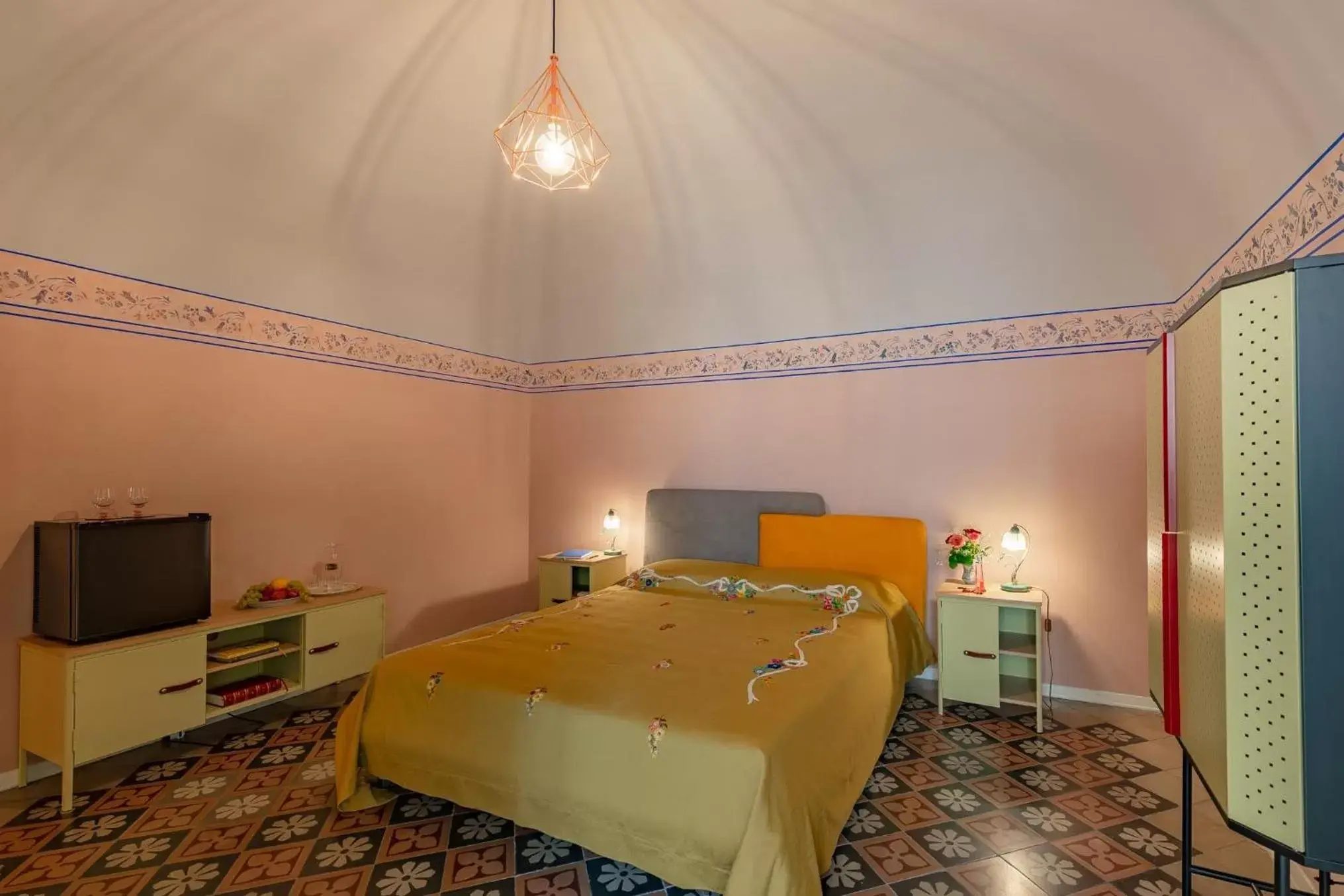 Photo of the whole room, Bed in B&B TOMMASO FAZELLO SCIACCA Residenza artistica