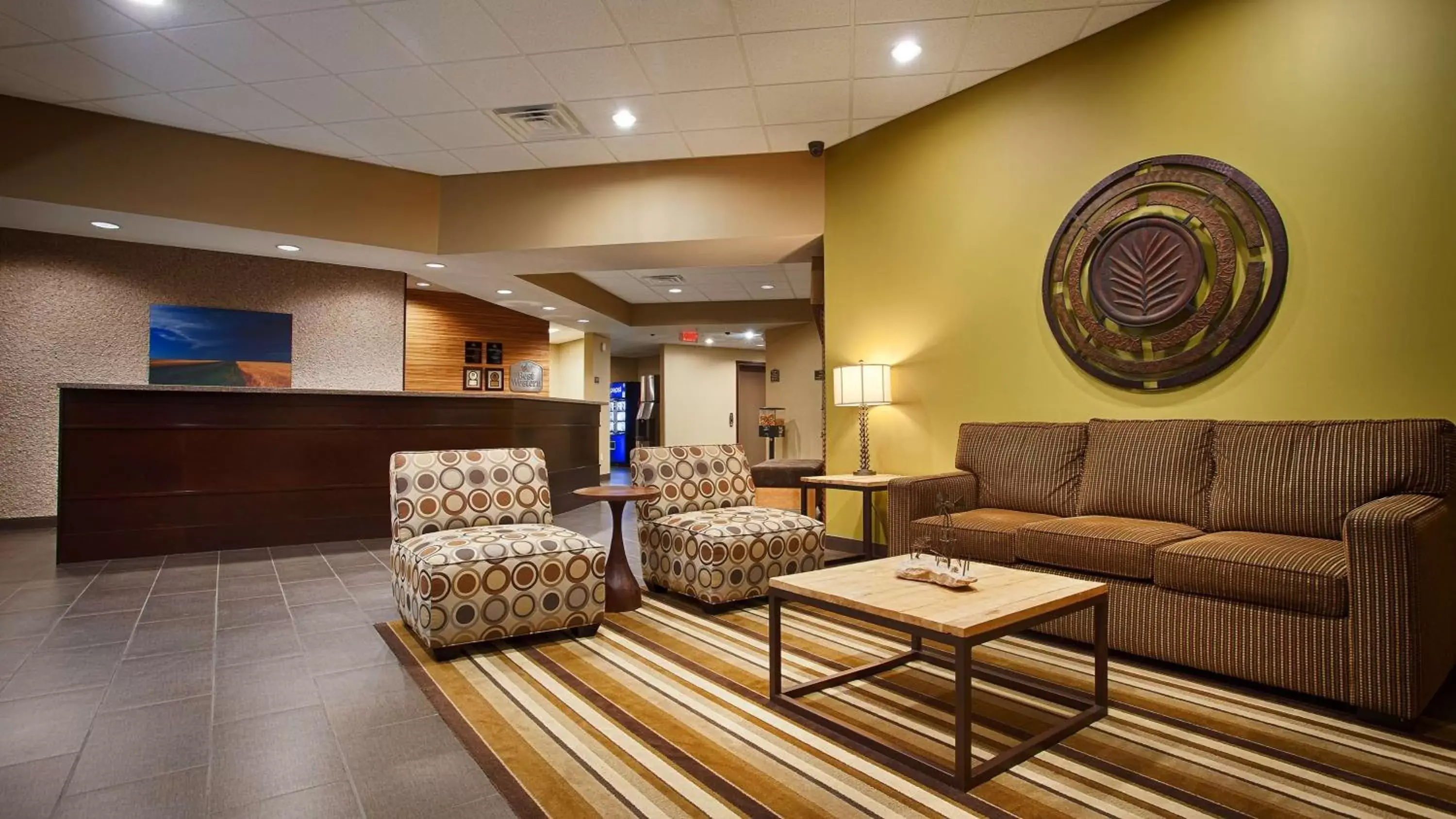 Lobby or reception, Seating Area in Best Western Plus Night Watchman Inn & Suites