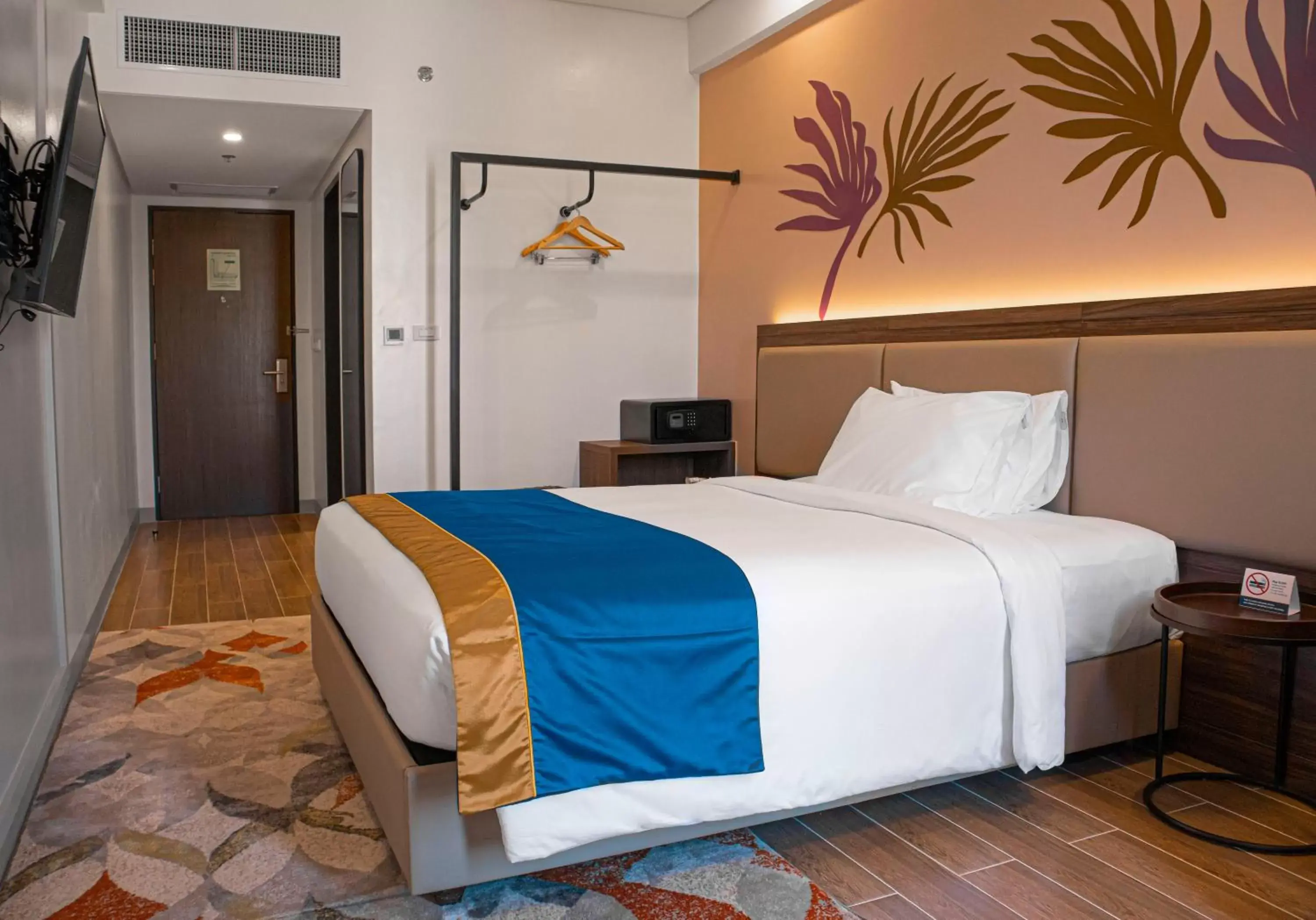 Bed in Kingsford Hotel Manila