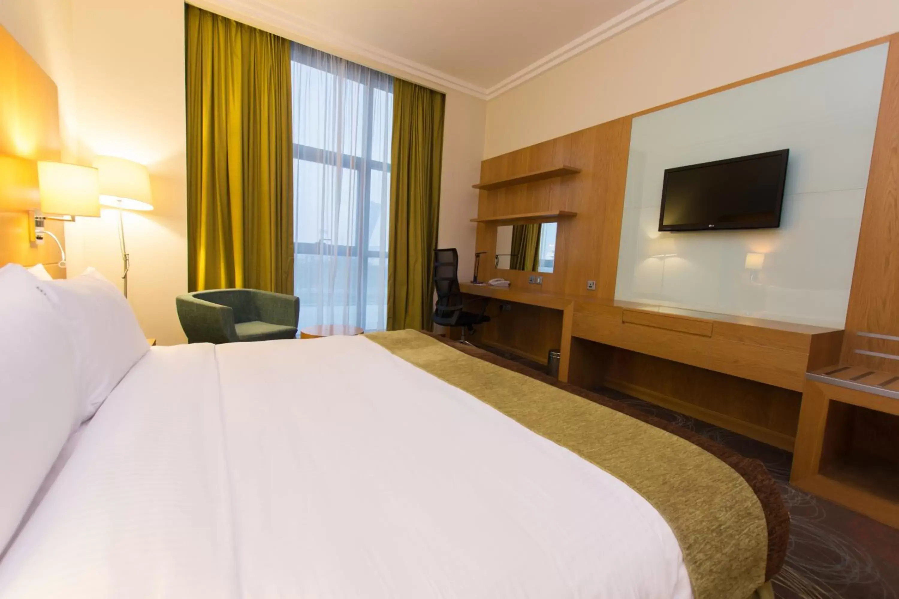 Photo of the whole room, Bed in Holiday Inn Abu Dhabi, an IHG Hotel