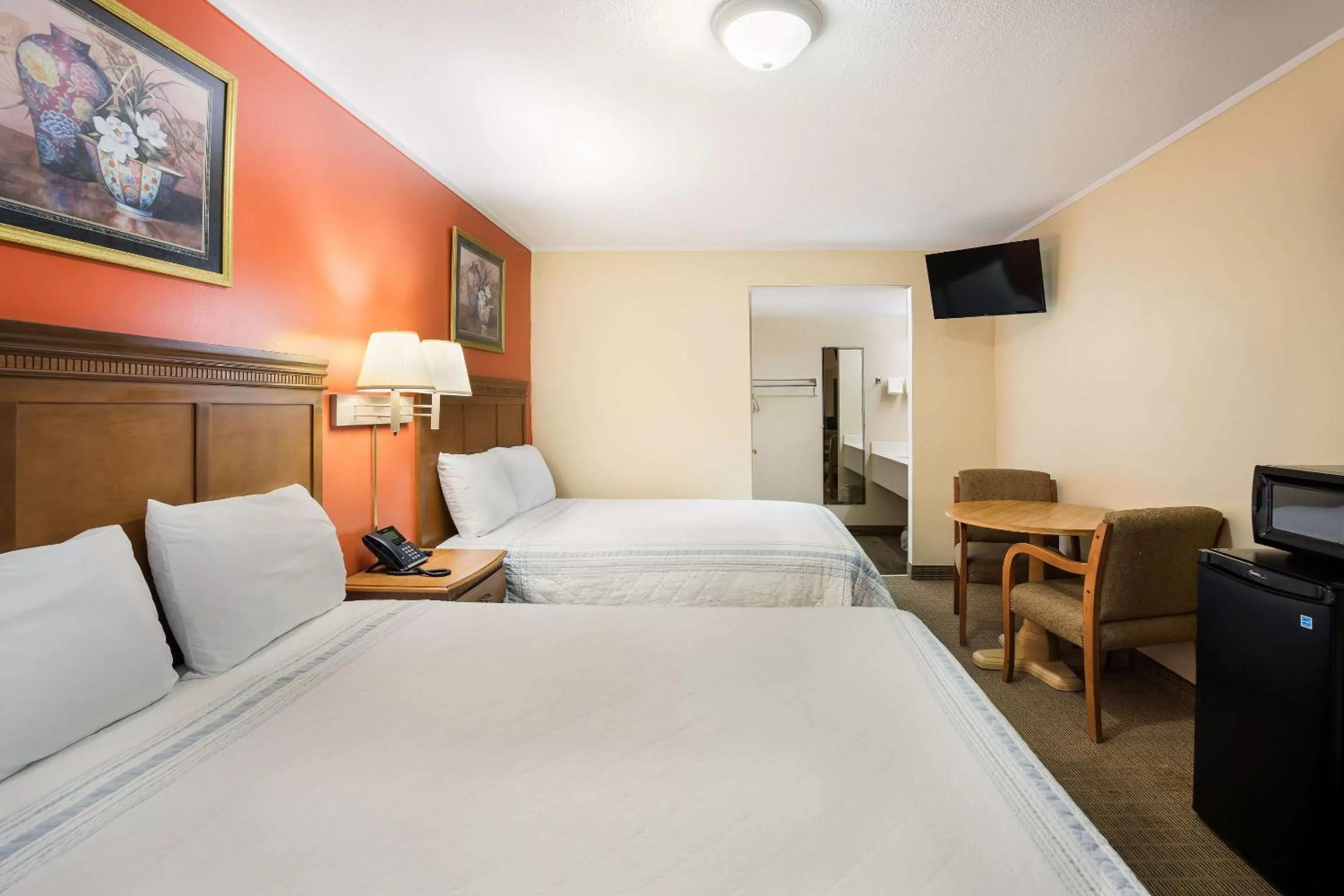 Photo of the whole room, Bed in Rodeway Inn Cecil