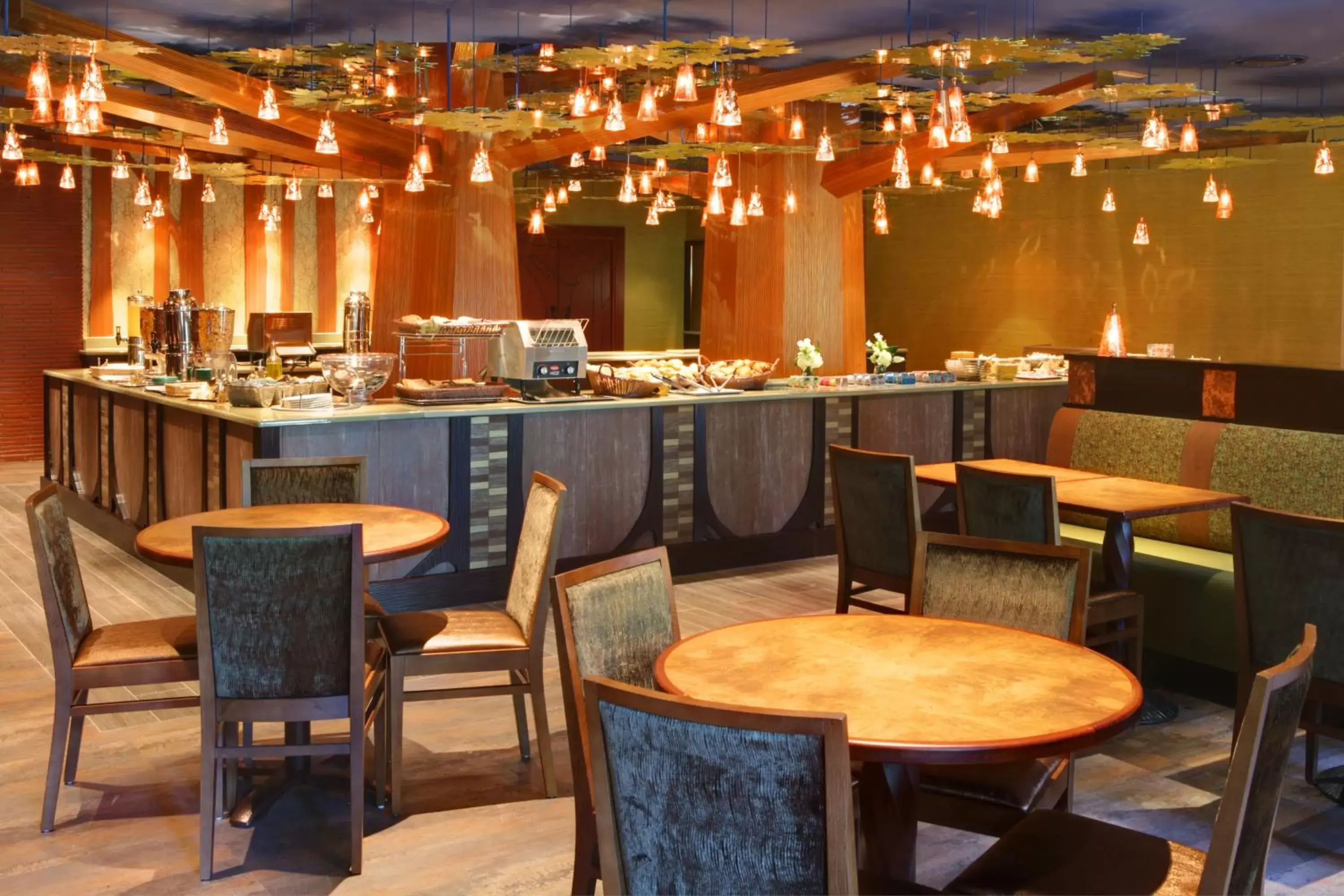 Lounge or bar, Restaurant/Places to Eat in Disney Sequoia Lodge