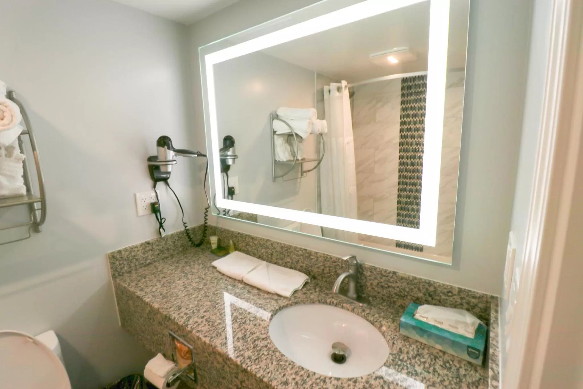 Bathroom in Envi Boutique Hotel Henderson-Evansville South