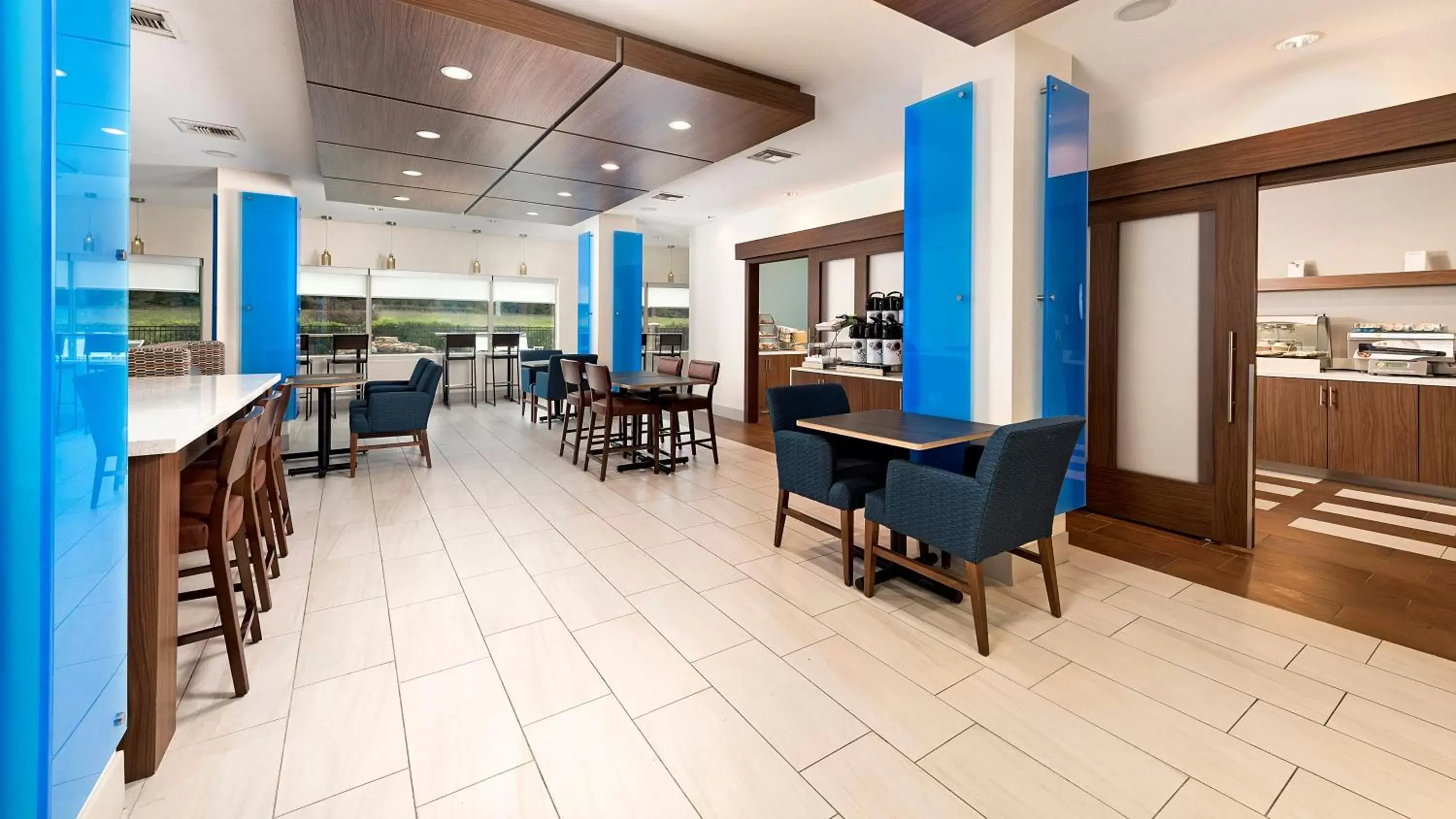 Breakfast, Restaurant/Places to Eat in Holiday Inn Express Hotel and Suites Conroe, an IHG Hotel