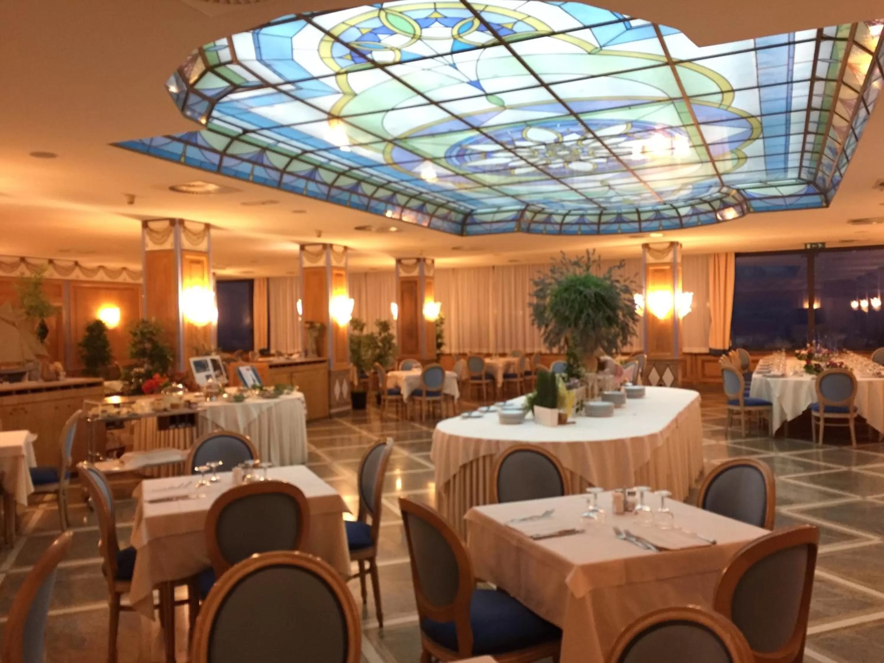 Restaurant/places to eat in Hotel Promenade