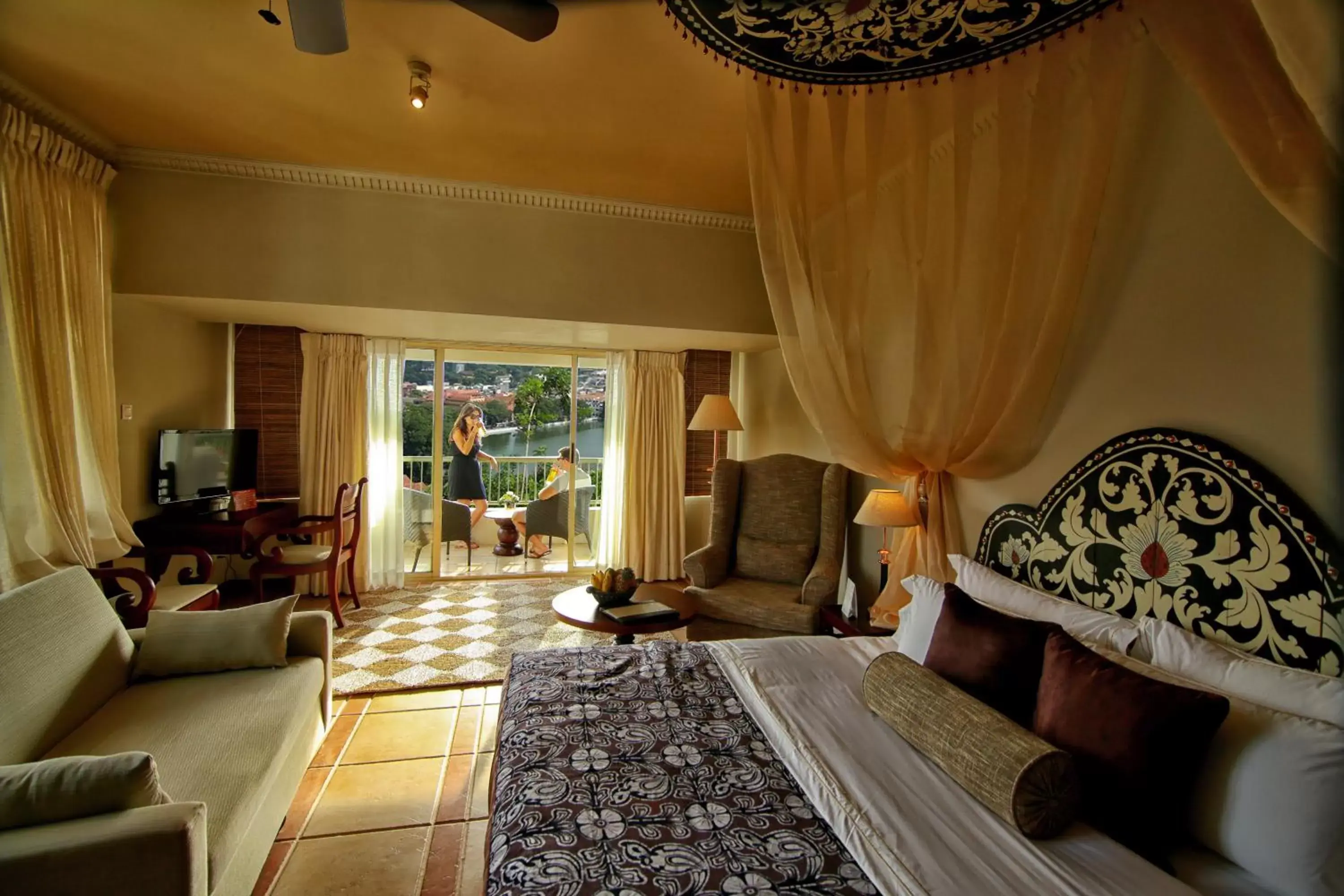 Balcony/Terrace, Seating Area in Thilanka Hotel
