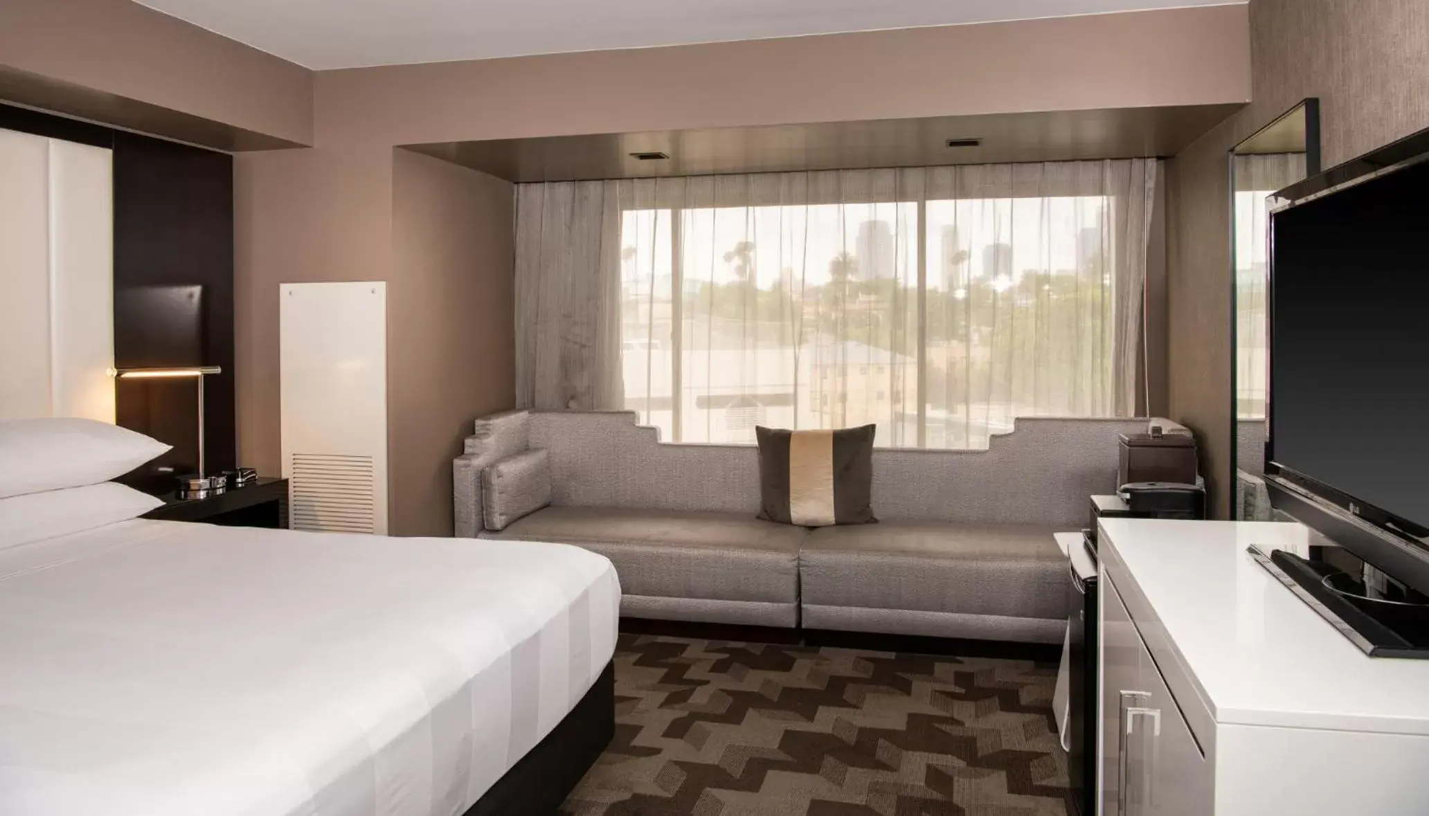 Bedroom in Beverly Hills Marriott