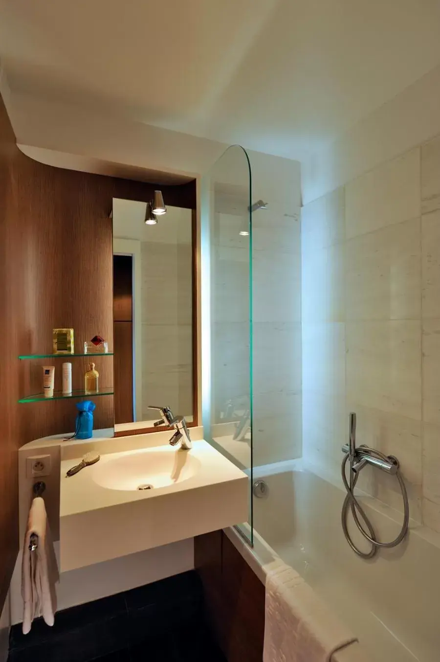 Shower, Bathroom in Résidence Residéal Premium Cannes