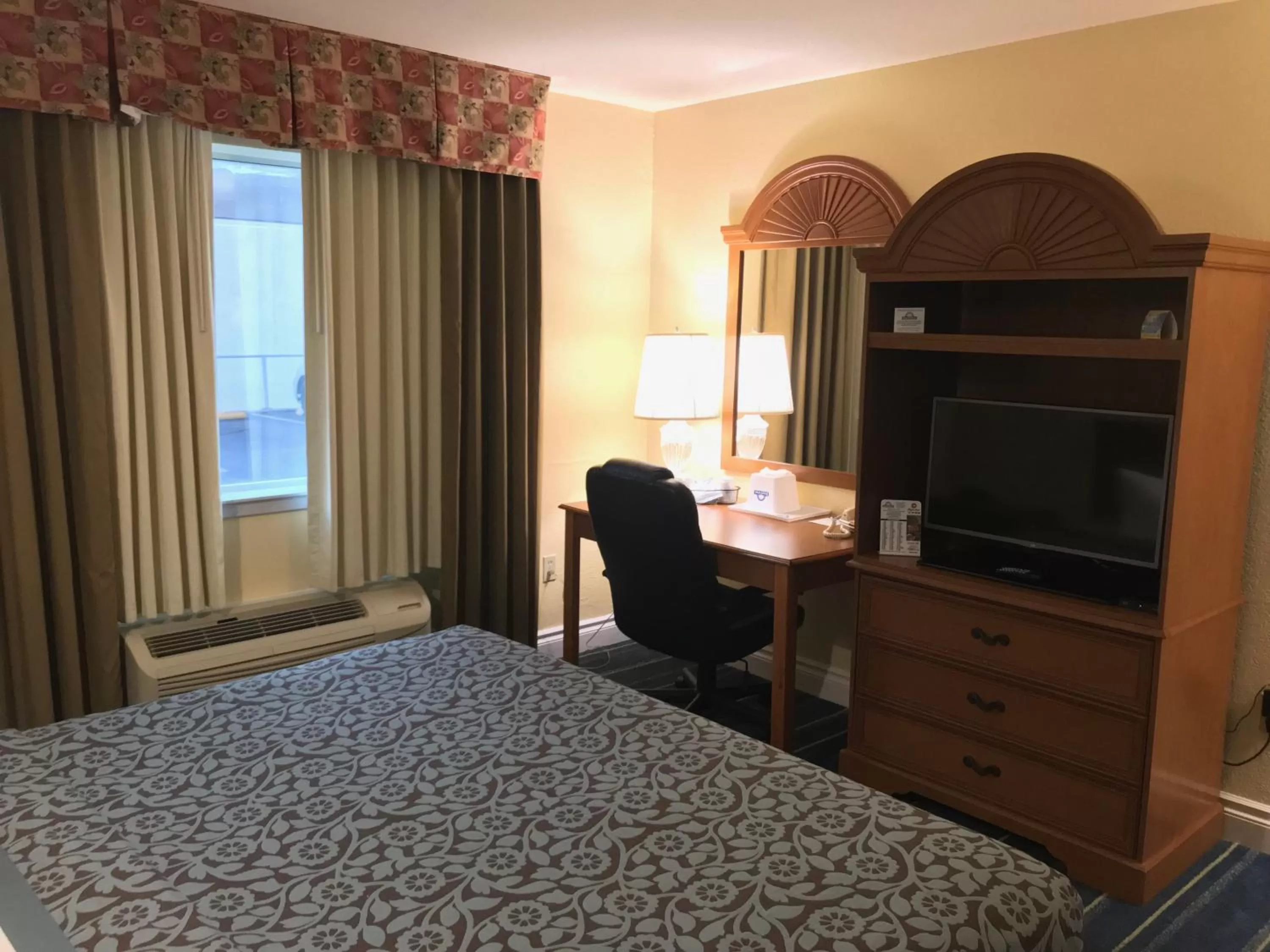 Bed in Days Inn by Wyndham San Antonio Airport