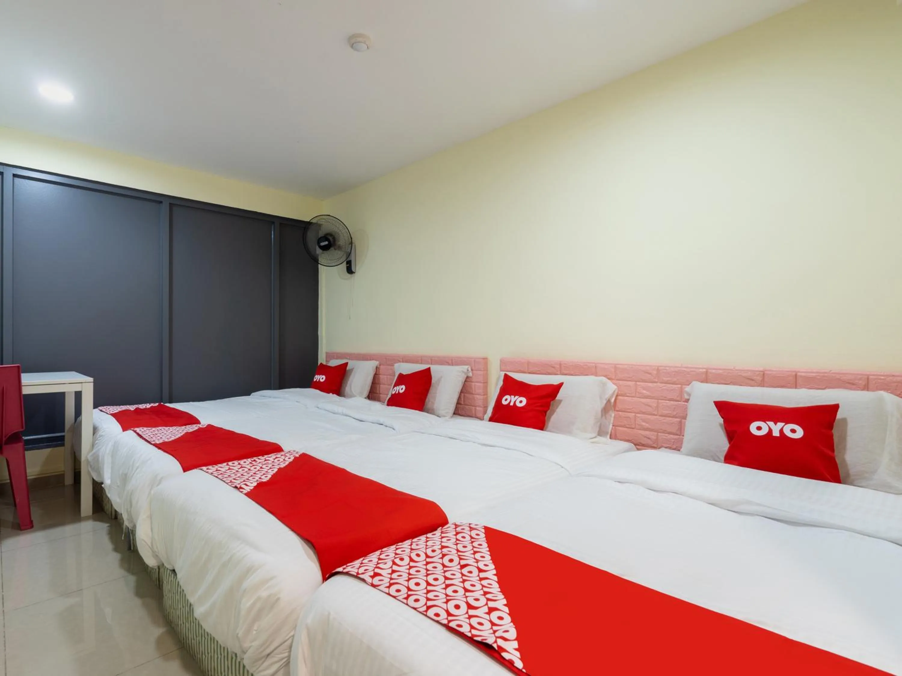 Bedroom in OYO 89717 Budget Star Hotel