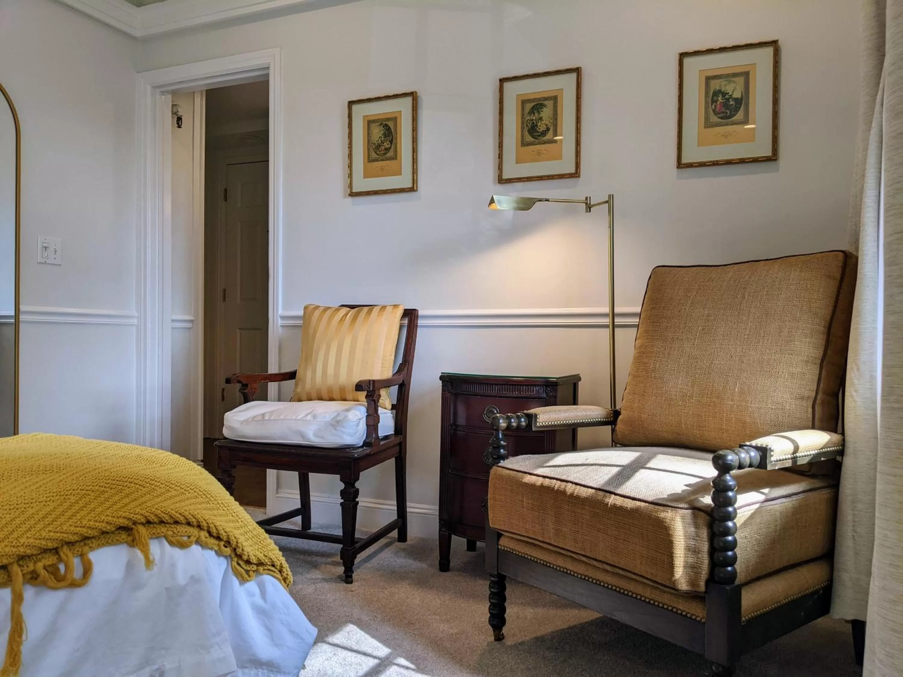 Seating area, Bed in Stanton House Inn