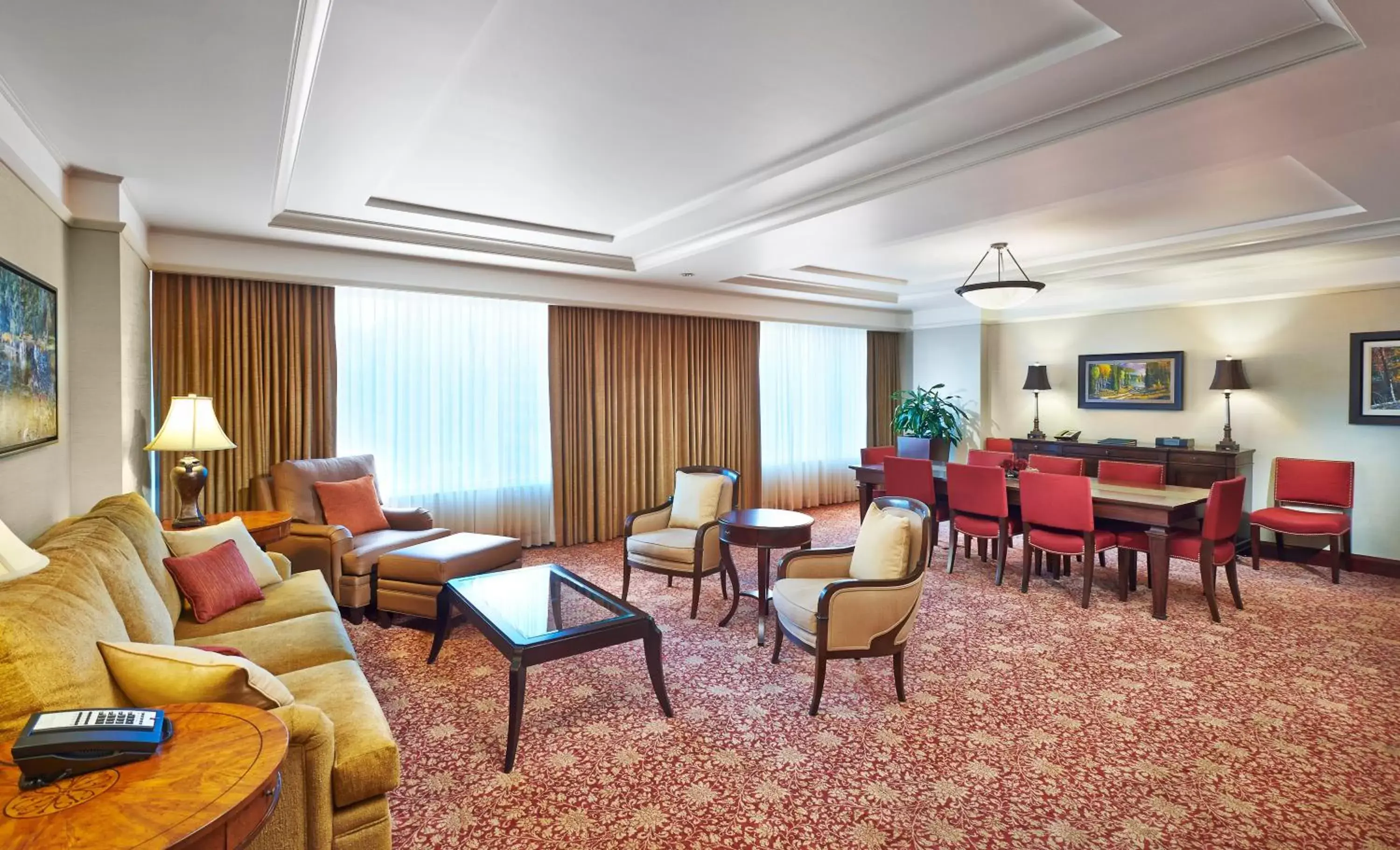 Living room, Seating Area in Hyatt Regency Calgary