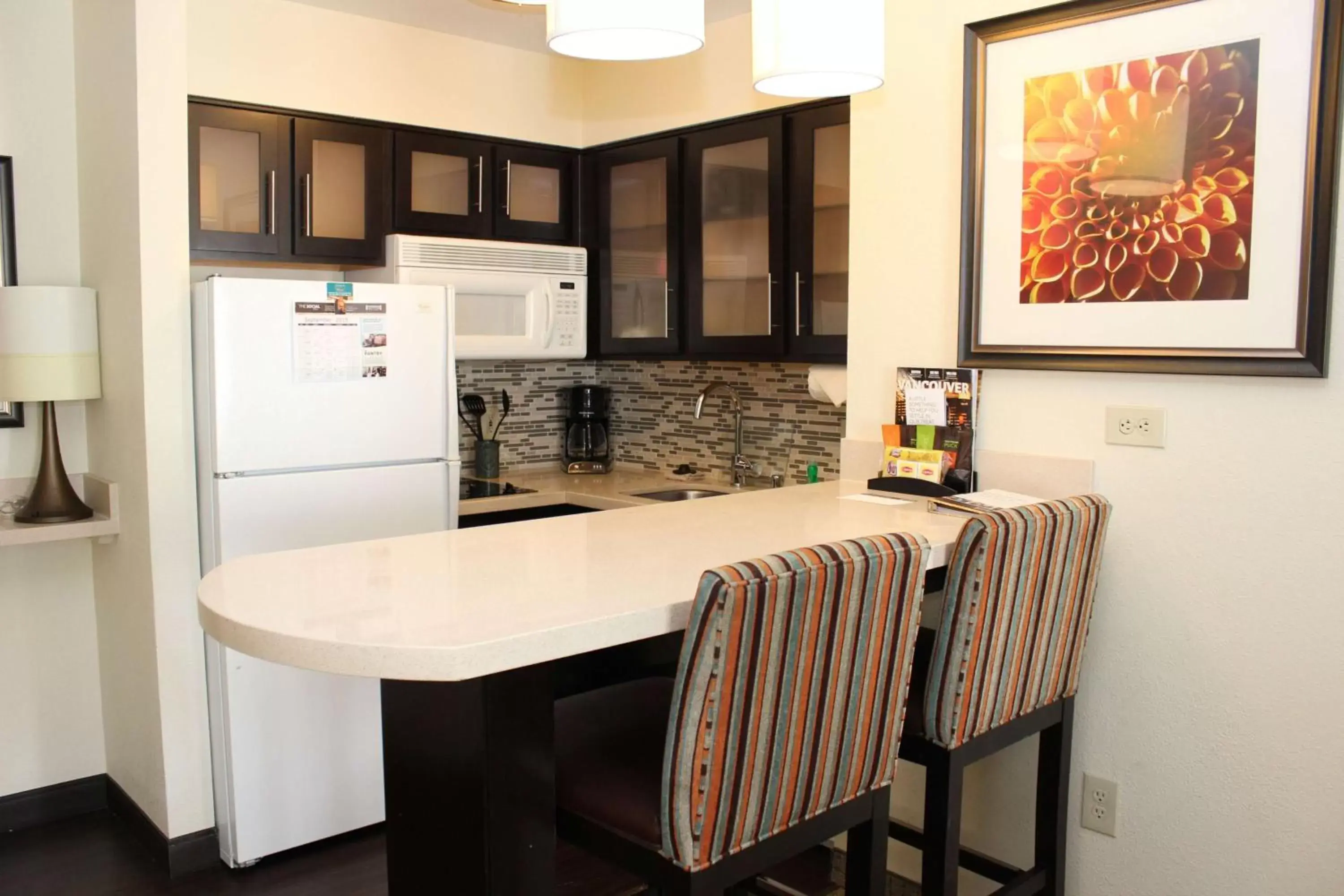 kitchen, Kitchen/Kitchenette in Sonesta ES Suites Portland Vancouver 41st Street