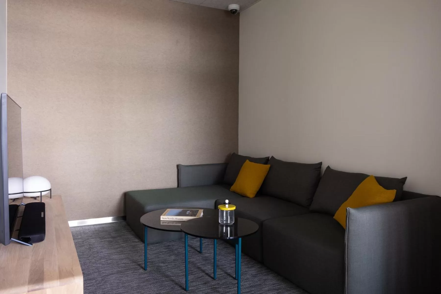 Communal lounge/ TV room in Noli Malmi