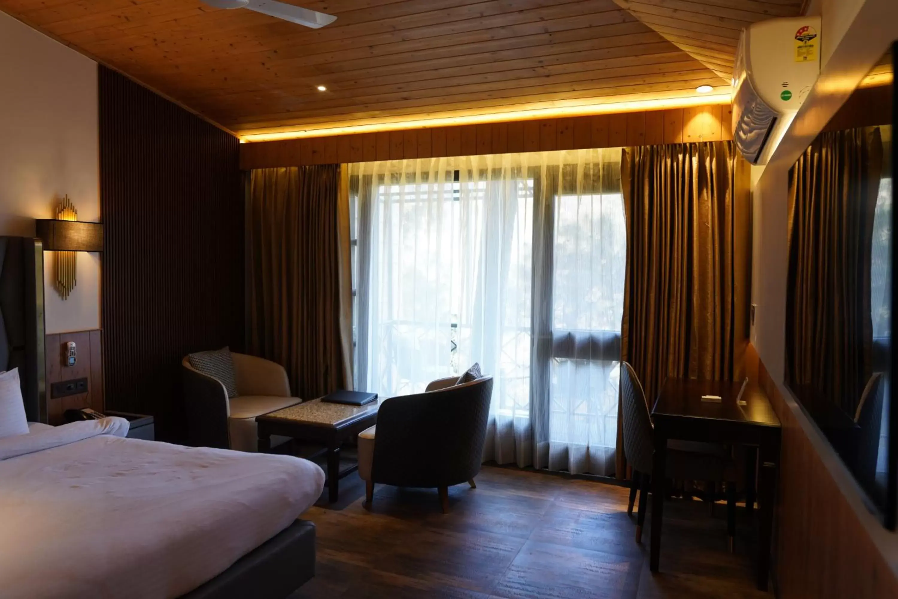 Bedroom, Seating Area in Kasauli Hills Resort