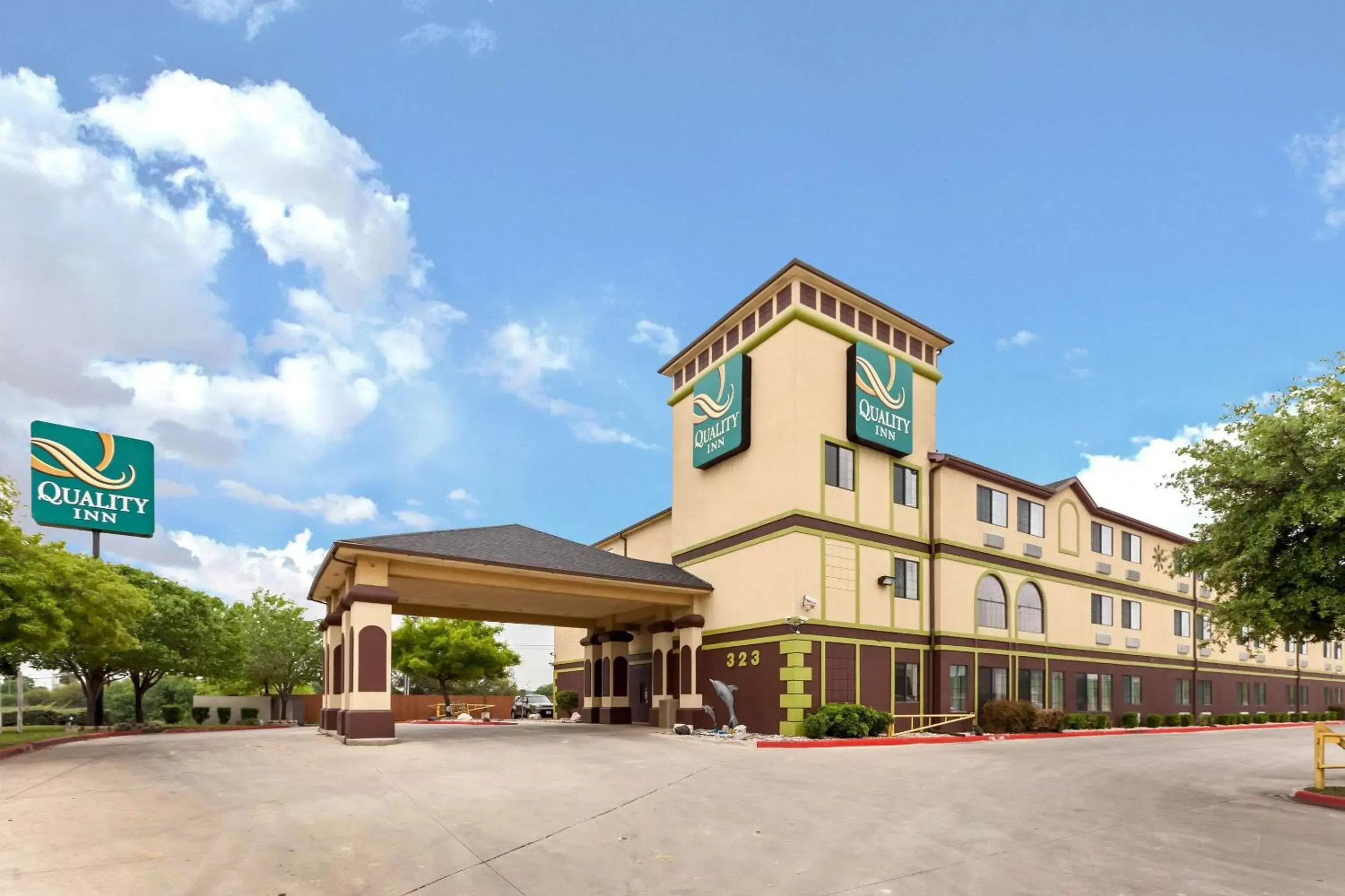 Property building in Quality Inn Near Seaworld - Lackland