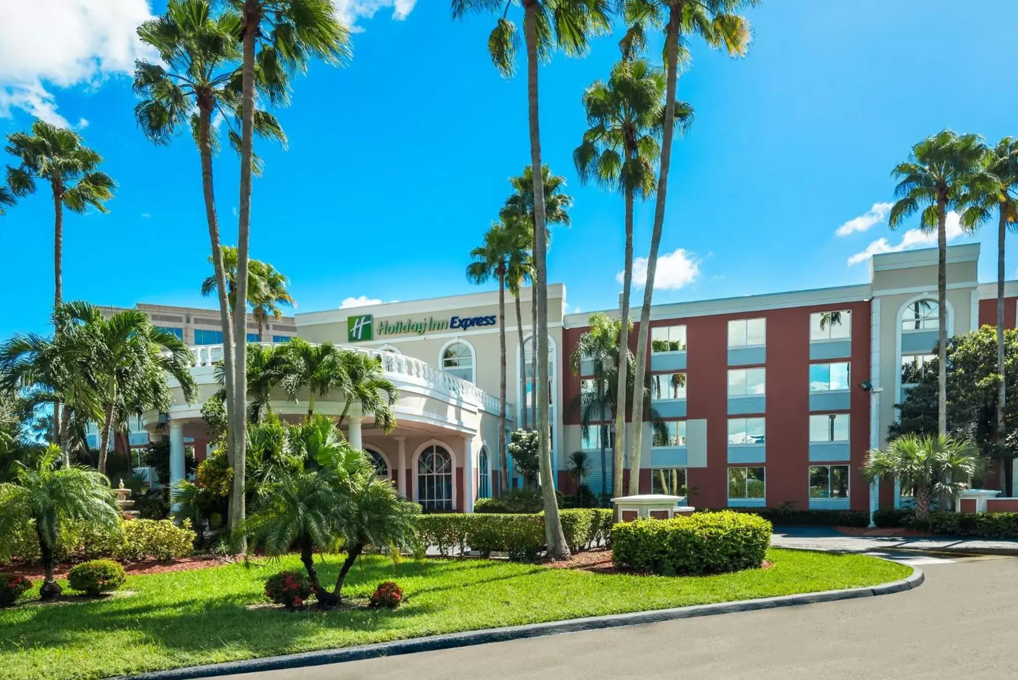 Property Building in Holiday Inn Express Miami Airport Doral Area, an IHG Hotel