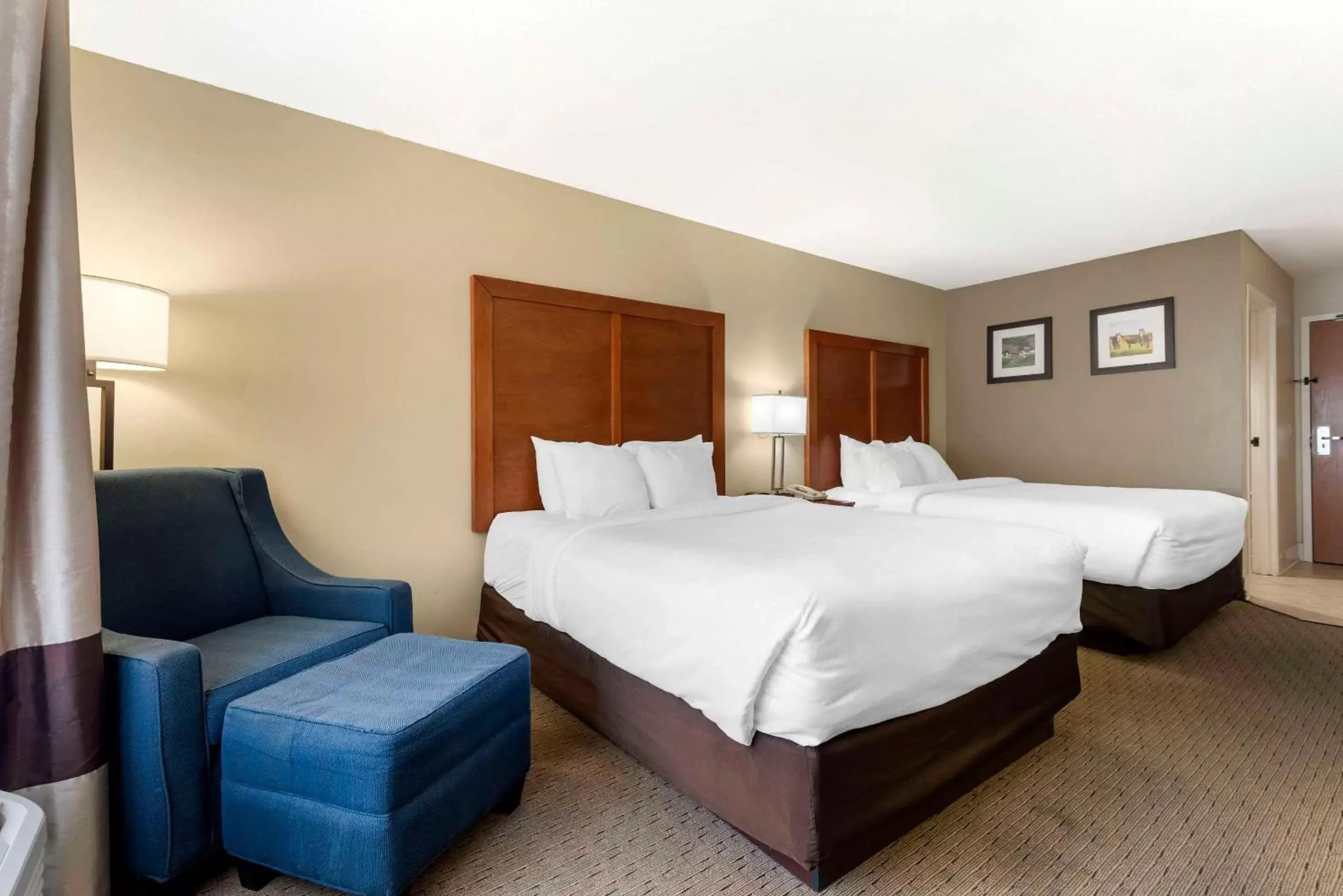 Bedroom, Bed in Comfort Inn & Suites Black River Falls I-94