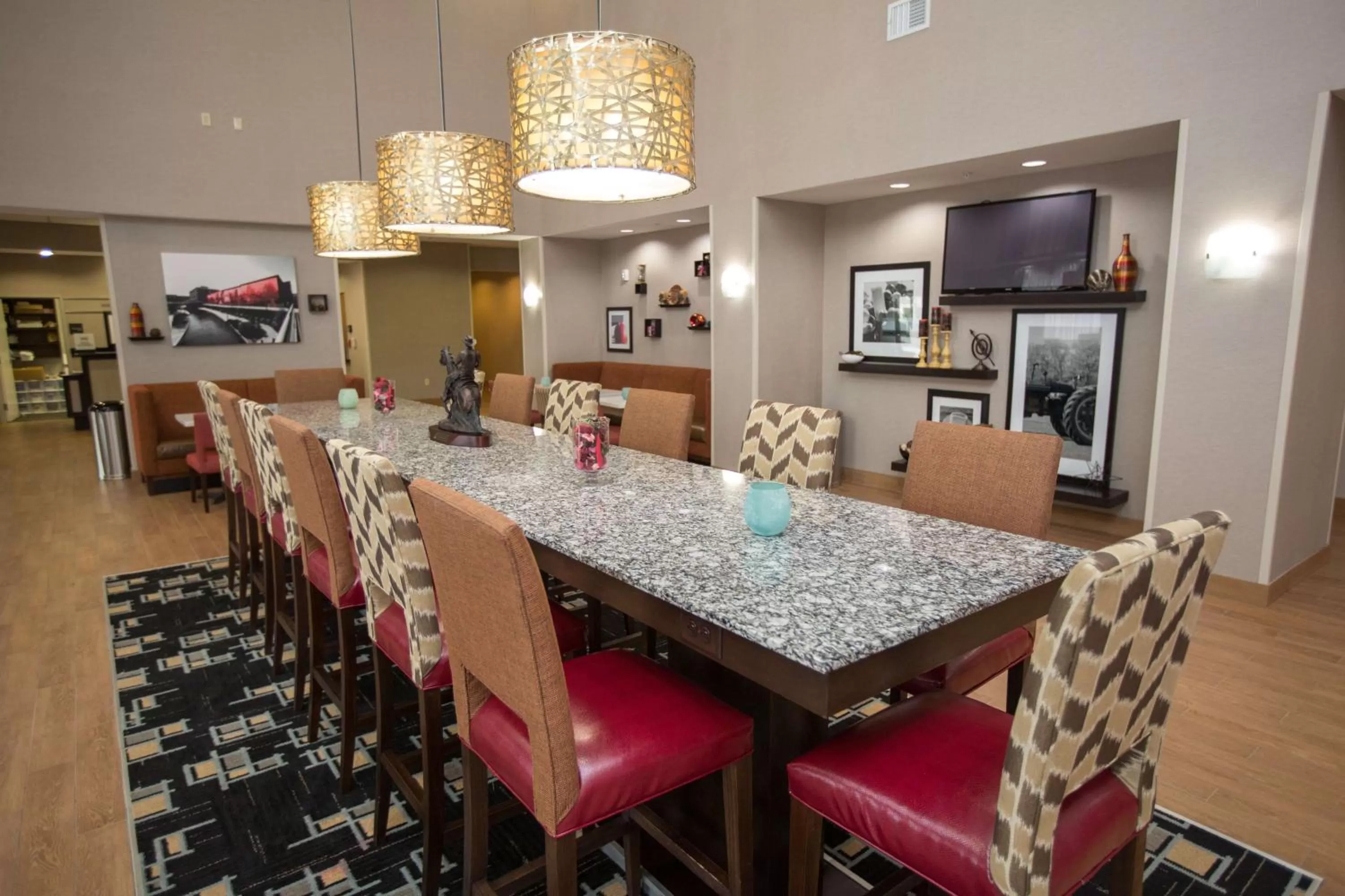 Lobby or reception in Hampton Inn & Suites Oklahoma City Airport