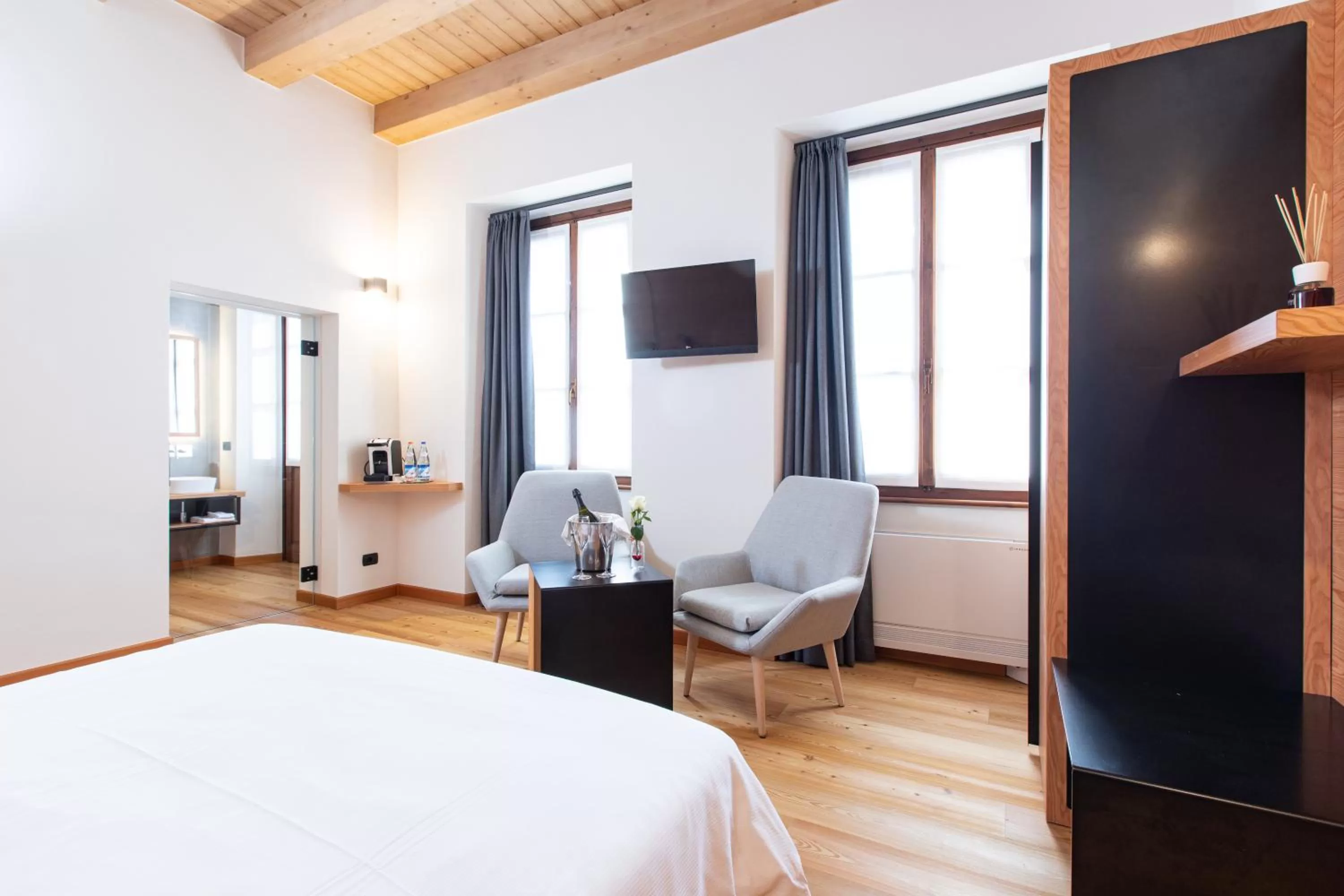 Photo of the whole room, TV/Entertainment Center in Villa Giade